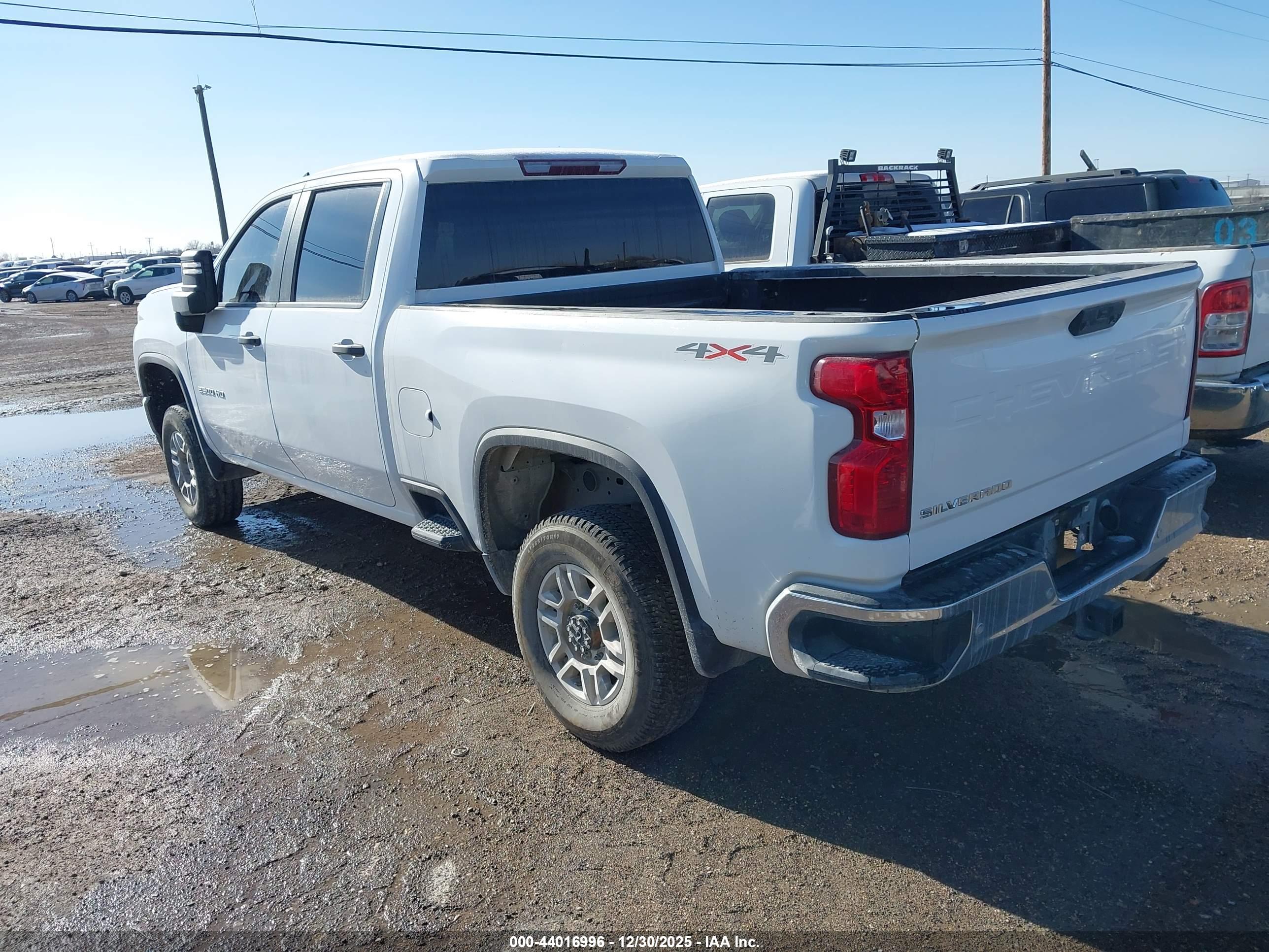CHEVROLET SILVERADO image 3