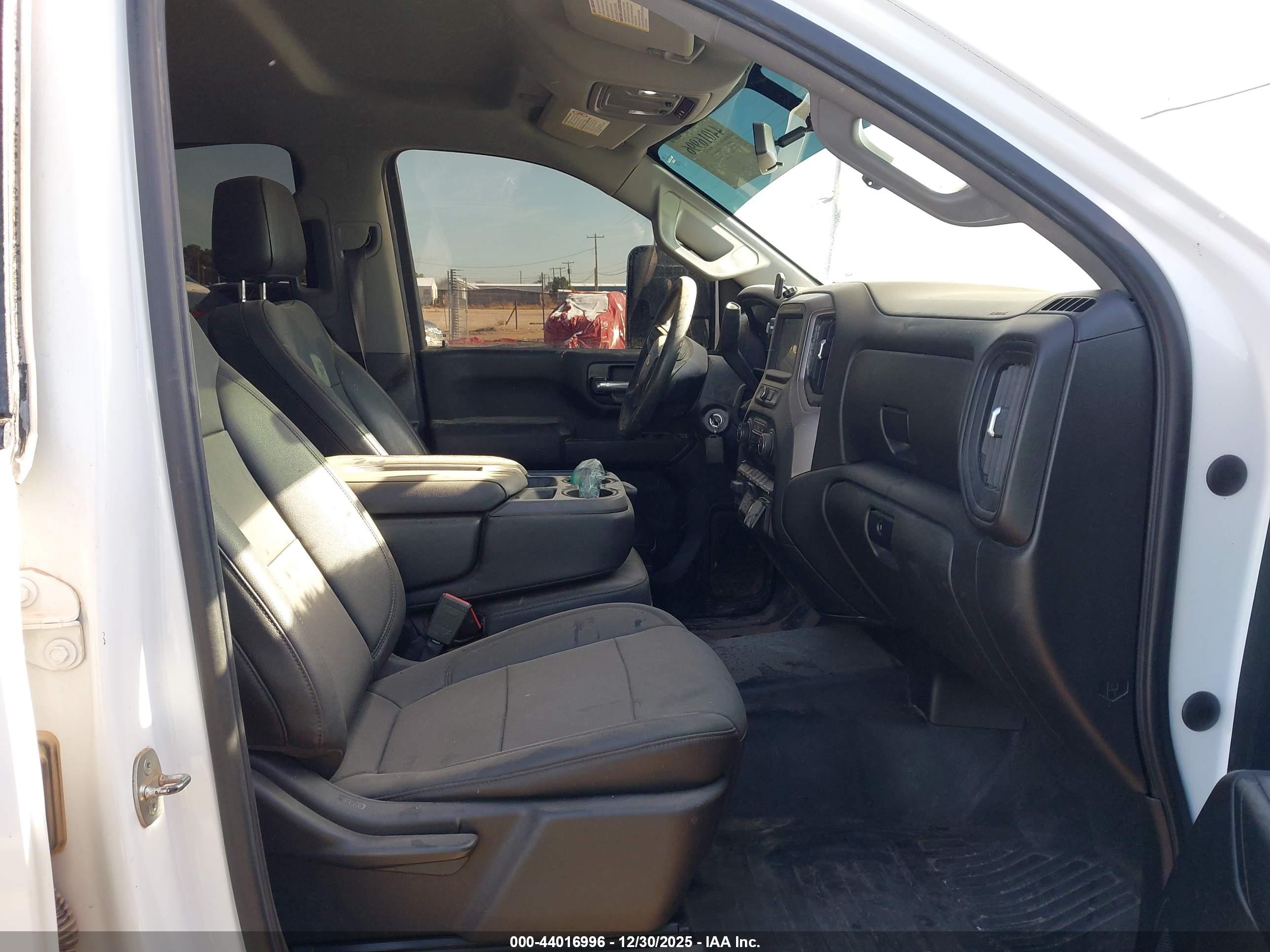 CHEVROLET SILVERADO image 5