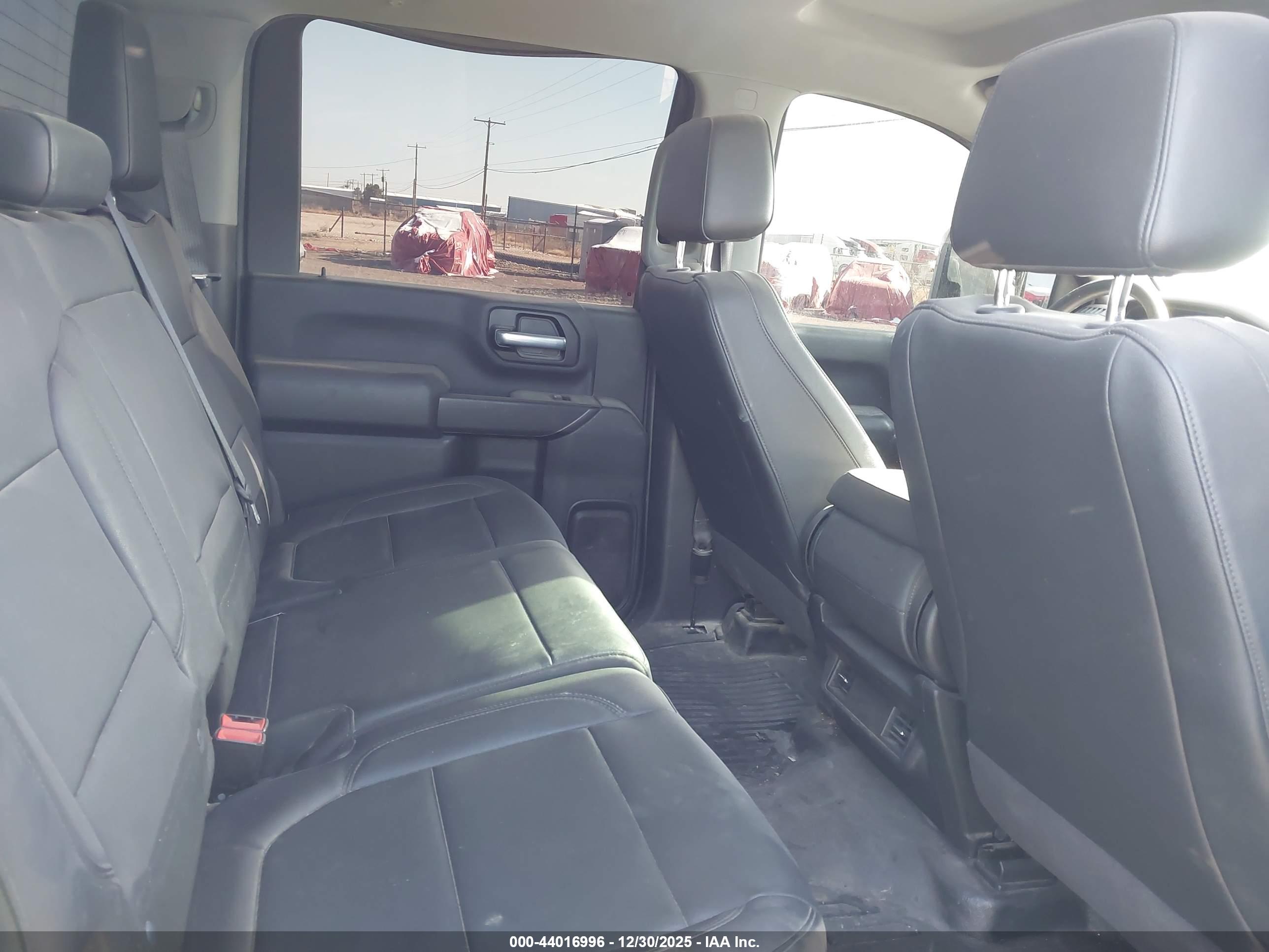CHEVROLET SILVERADO image 8