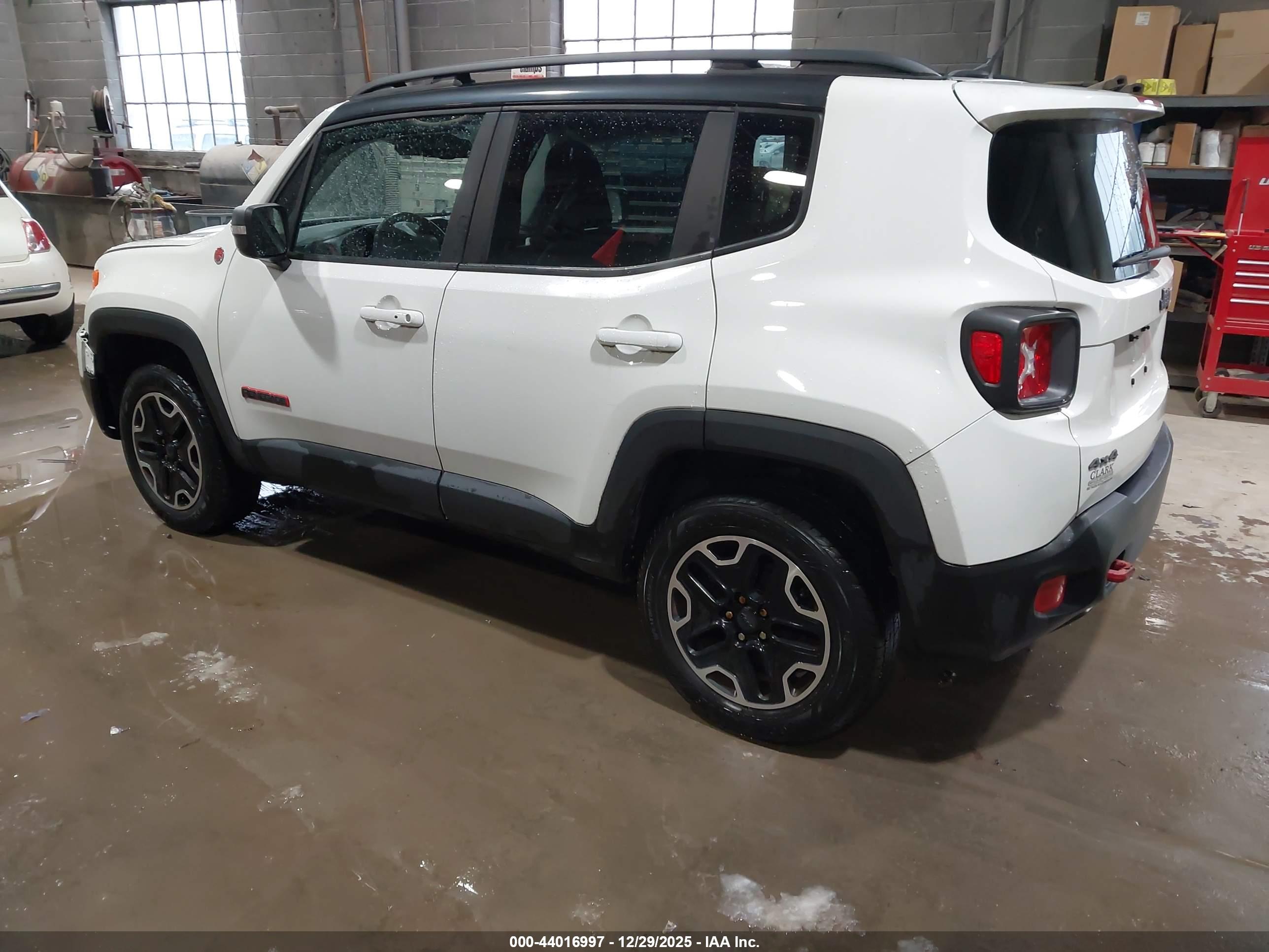 JEEP RENEGADE image 3
