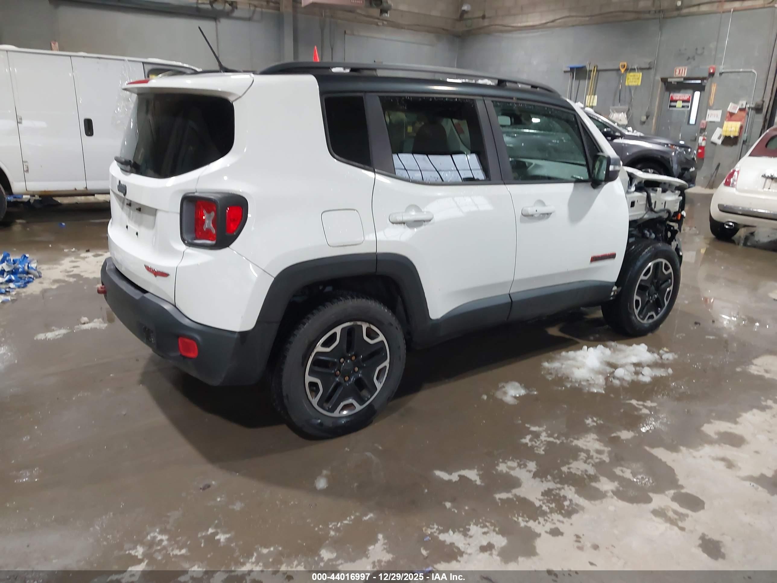 JEEP RENEGADE image 4