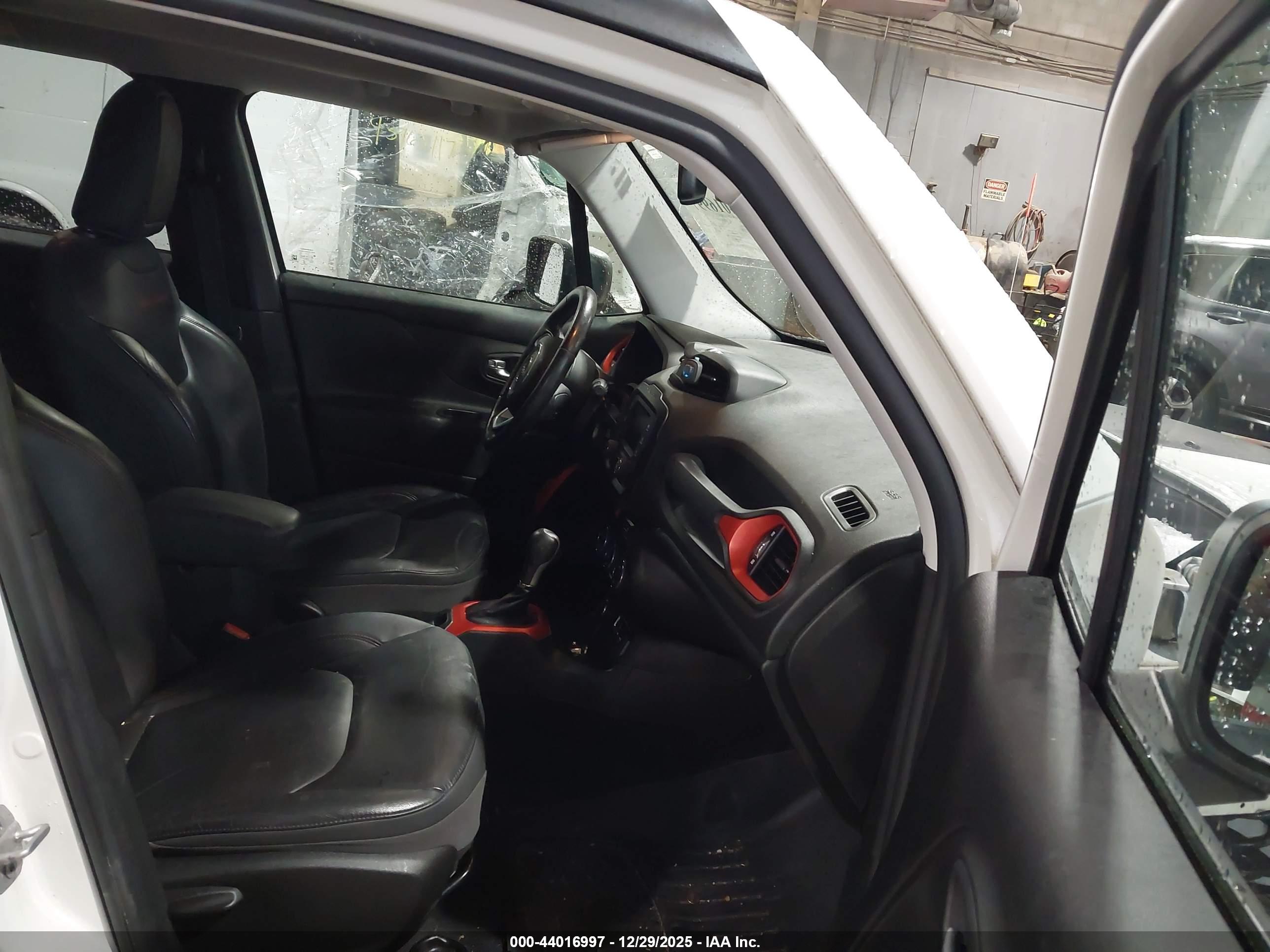 JEEP RENEGADE image 5