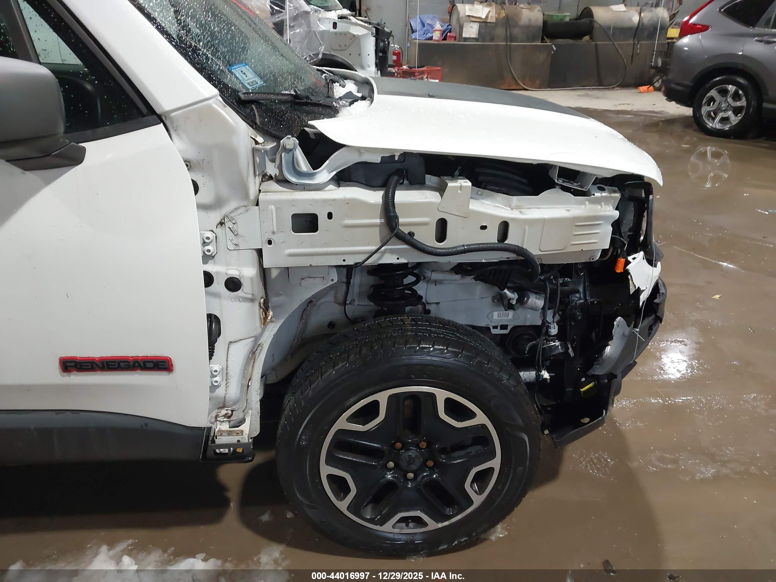 JEEP RENEGADE image 6