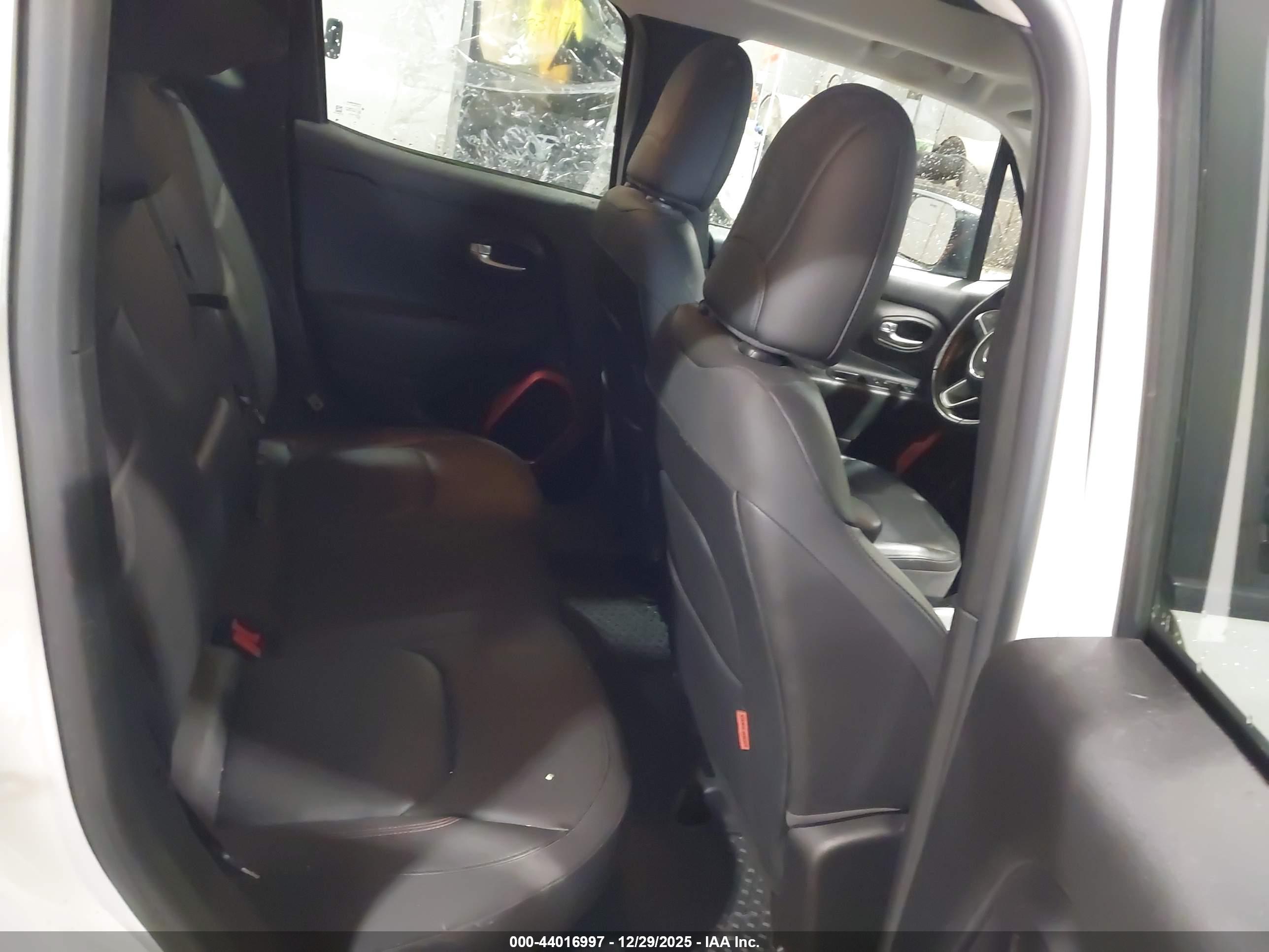 JEEP RENEGADE image 8