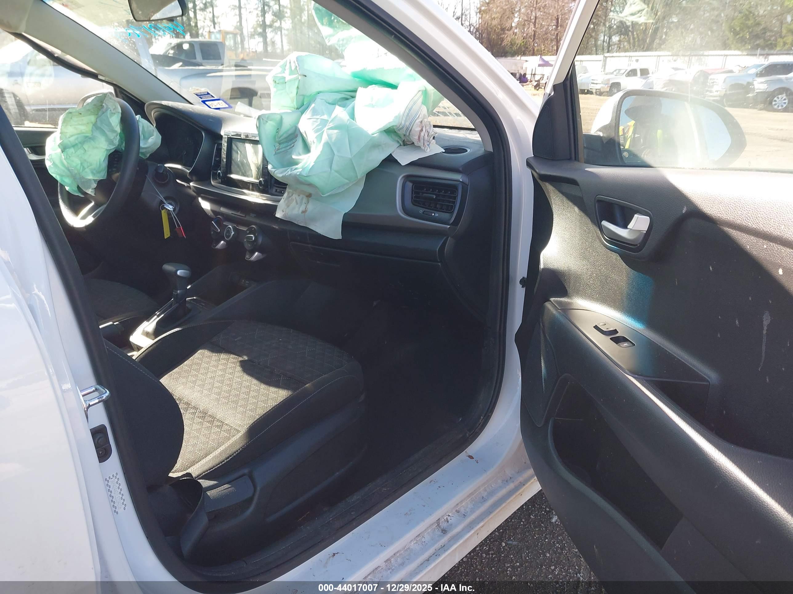 KIA RIO image 5