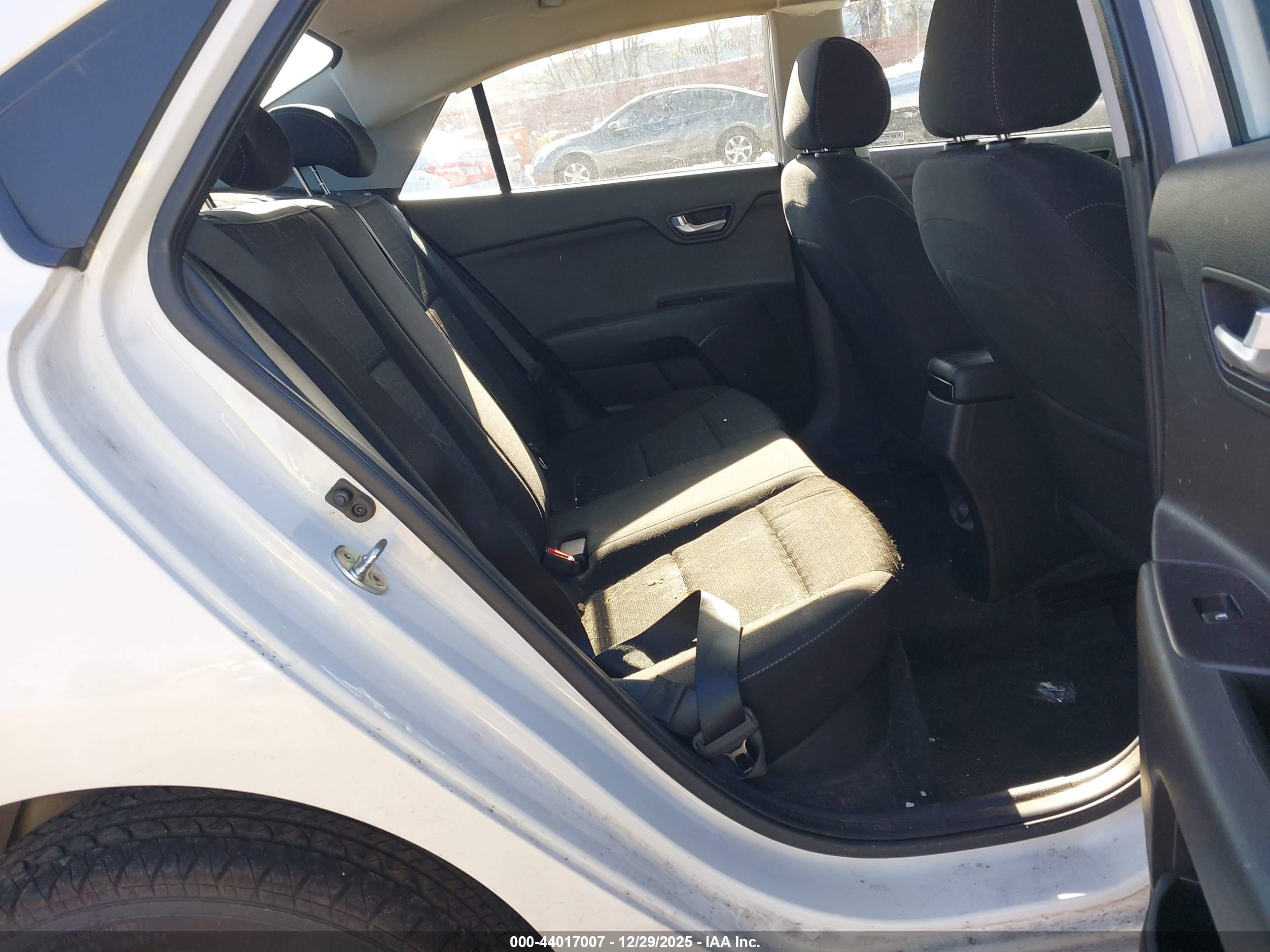 KIA RIO image 8