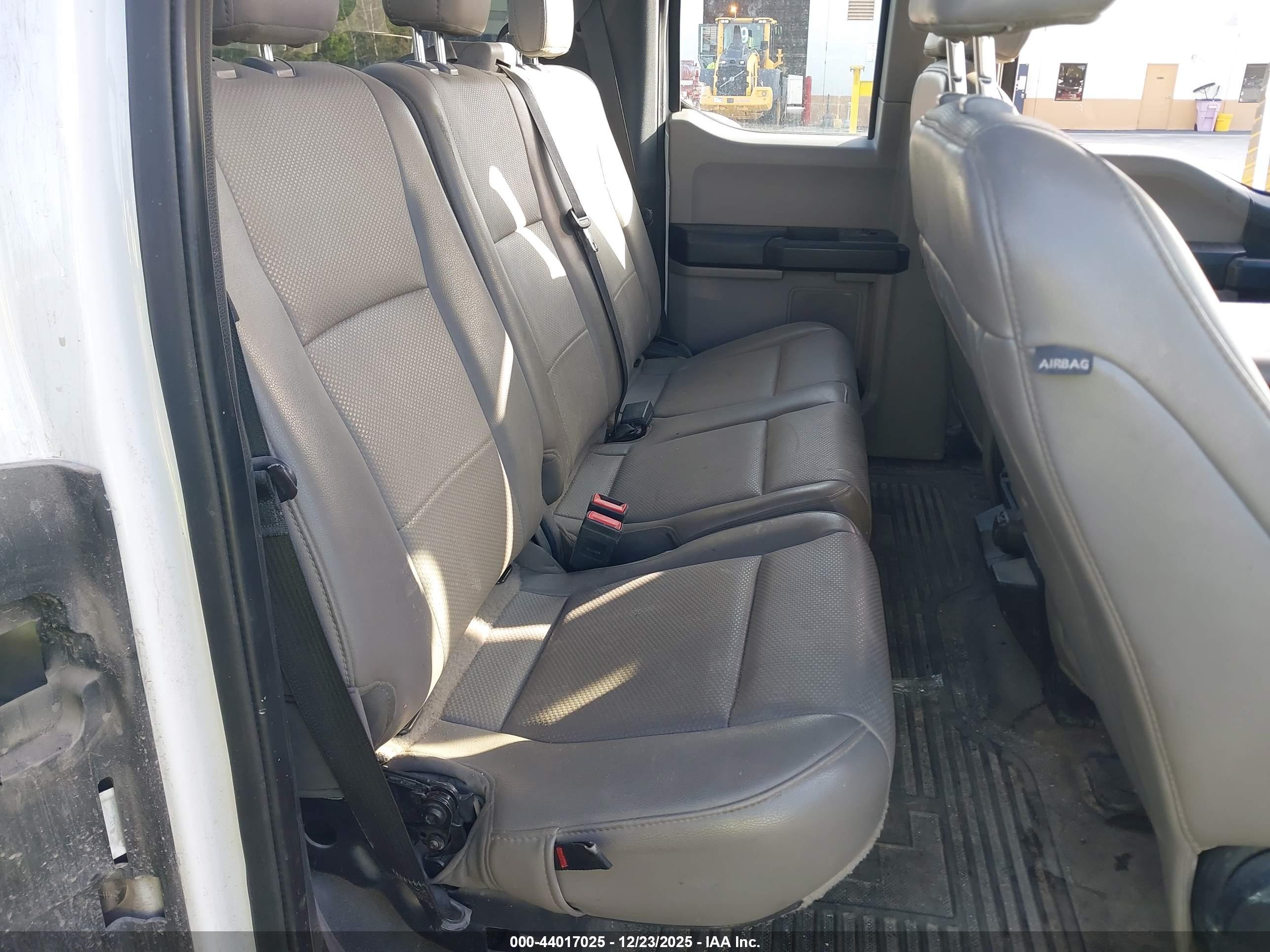 FORD F-250 image 8