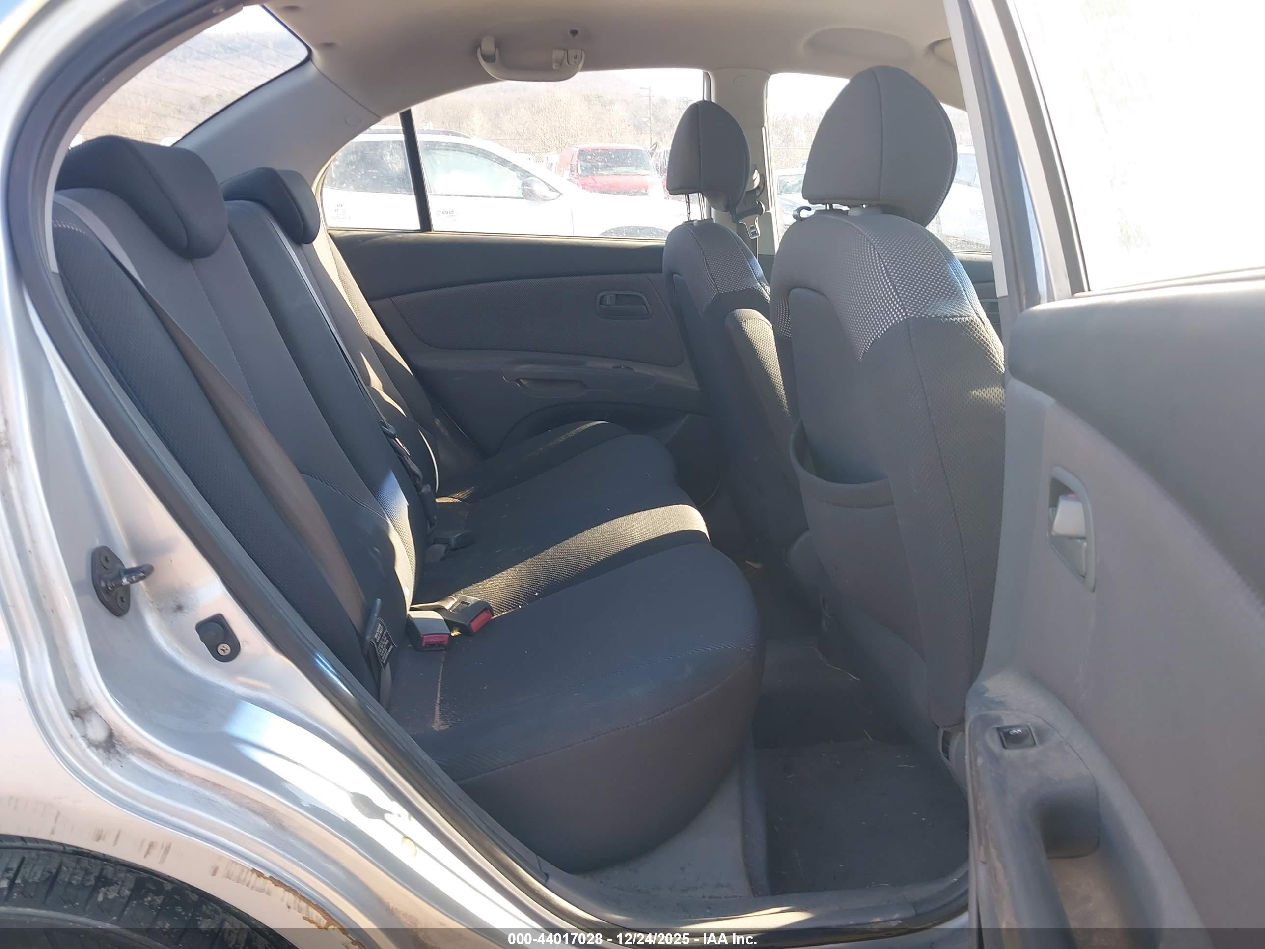 KIA RIO image 8