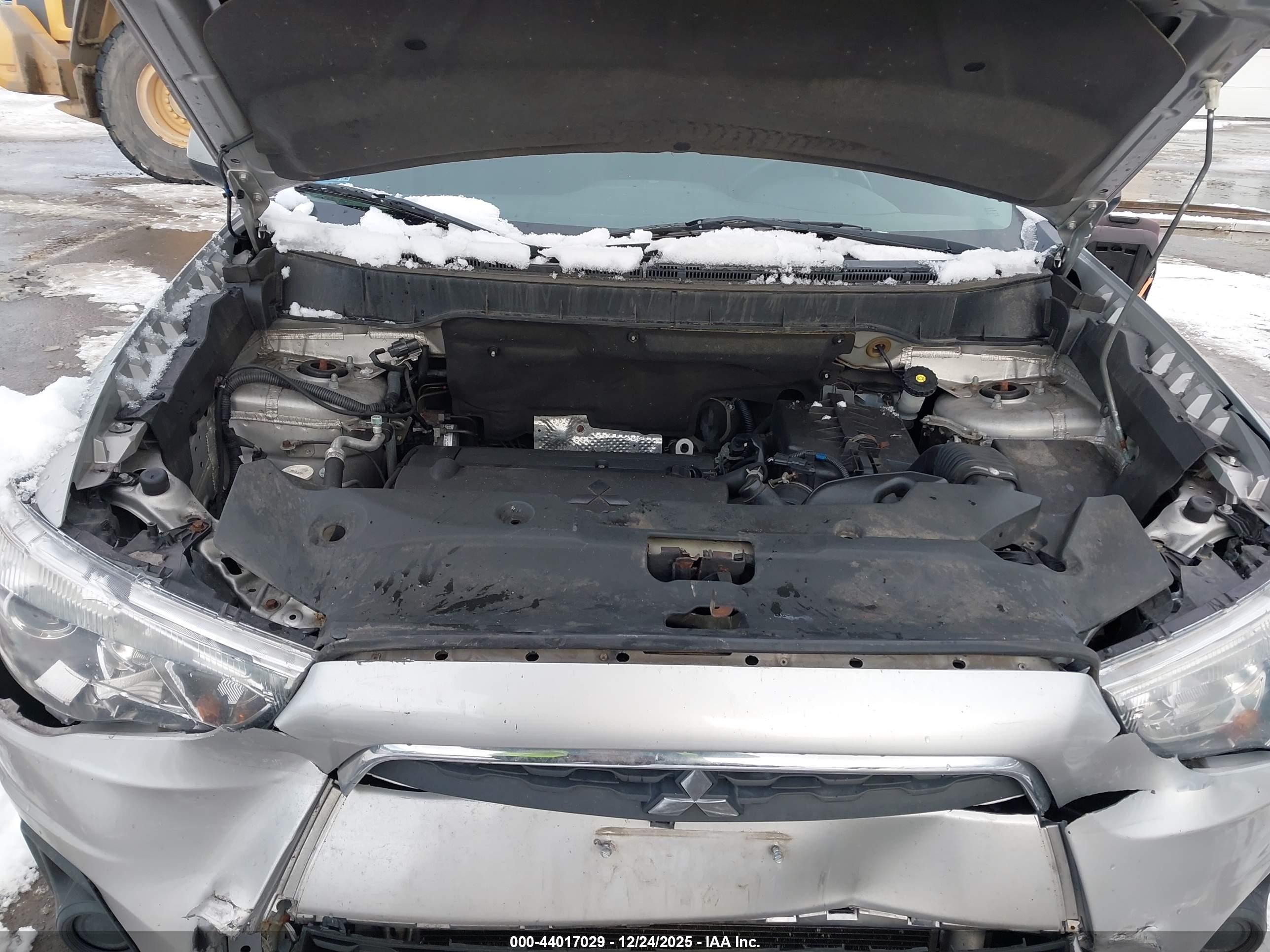 MITSUBISHI OUTLANDER image 10