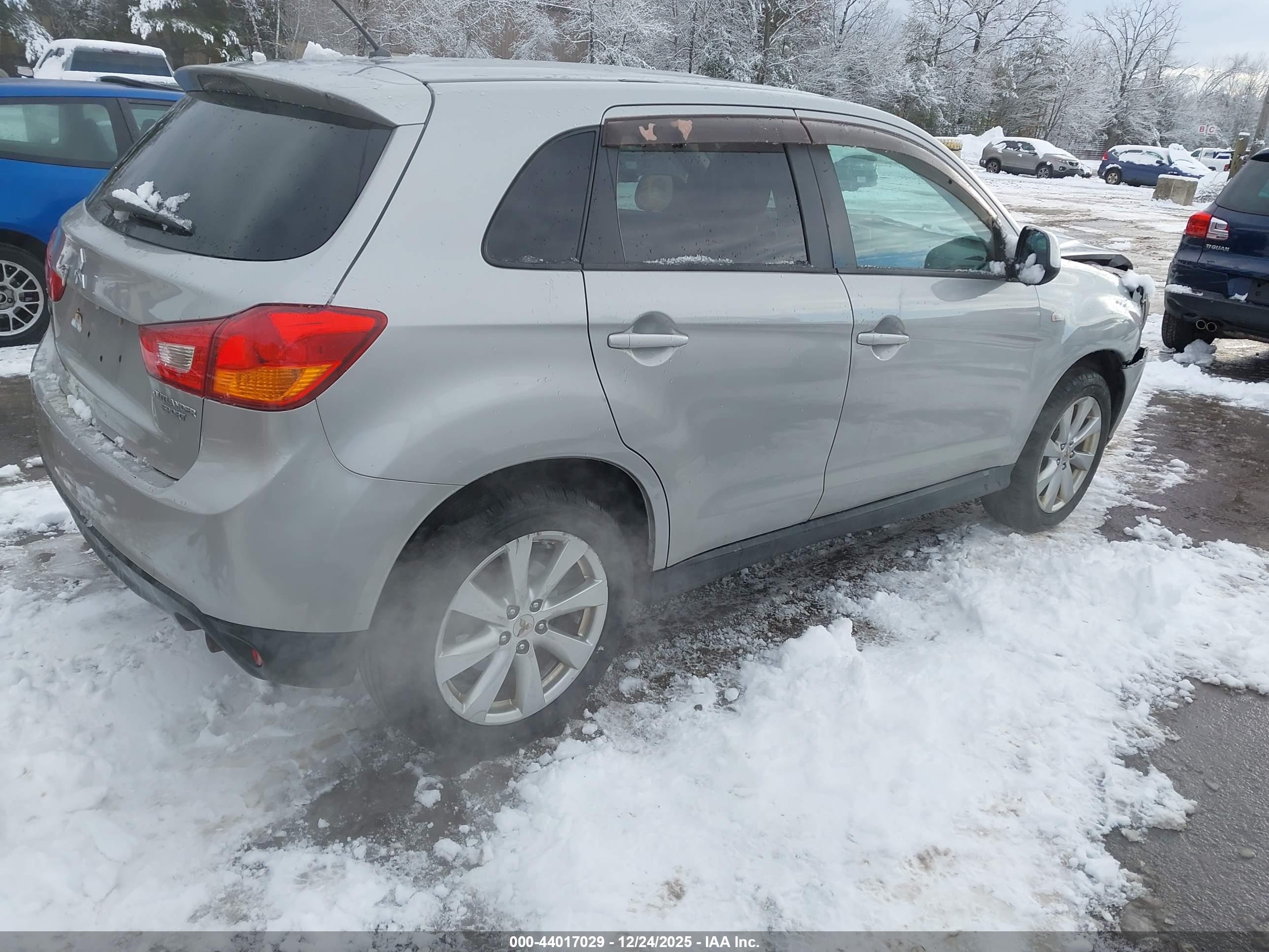 MITSUBISHI OUTLANDER image 4