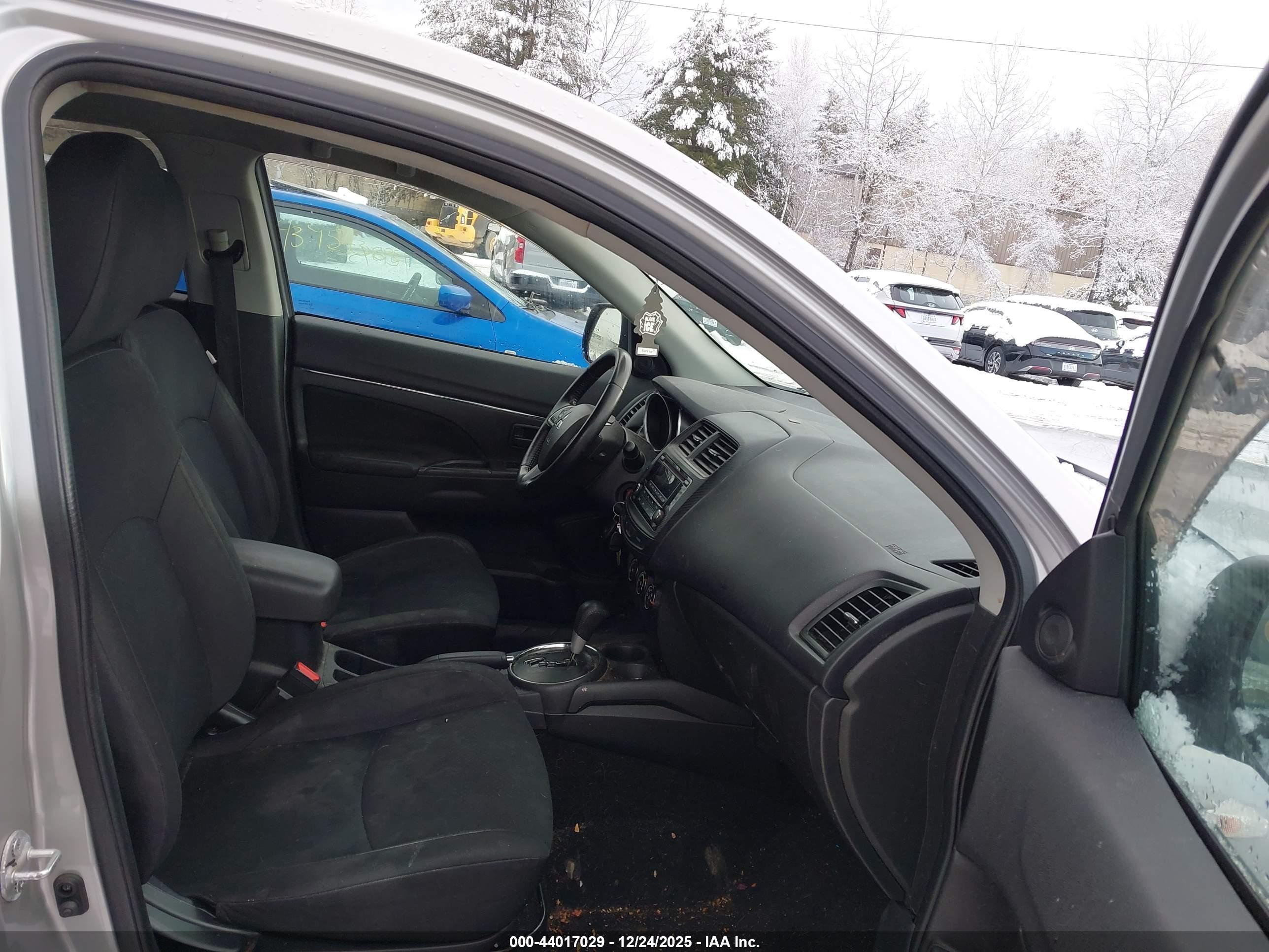 MITSUBISHI OUTLANDER image 5