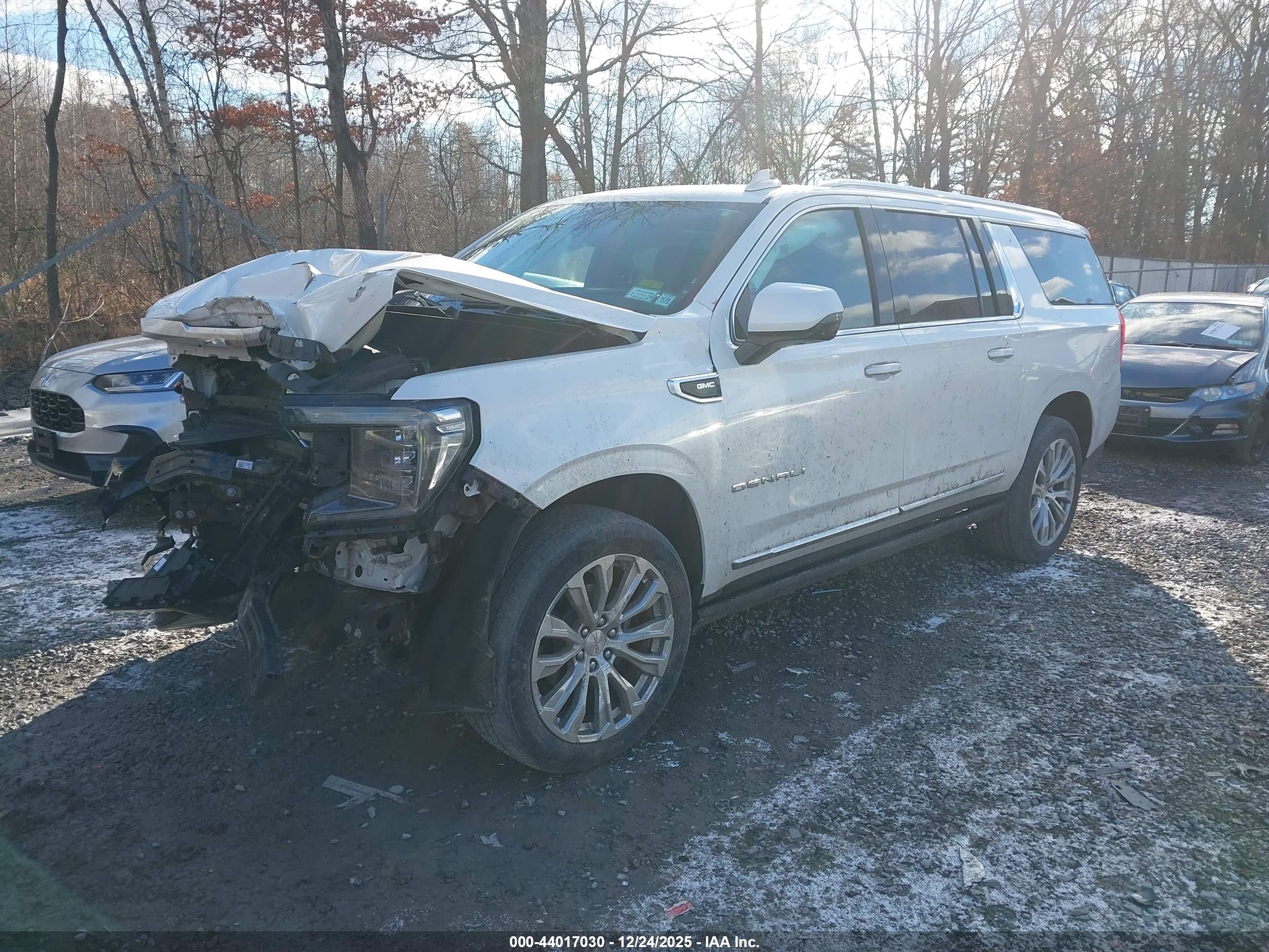 GMC YUKON image 2
