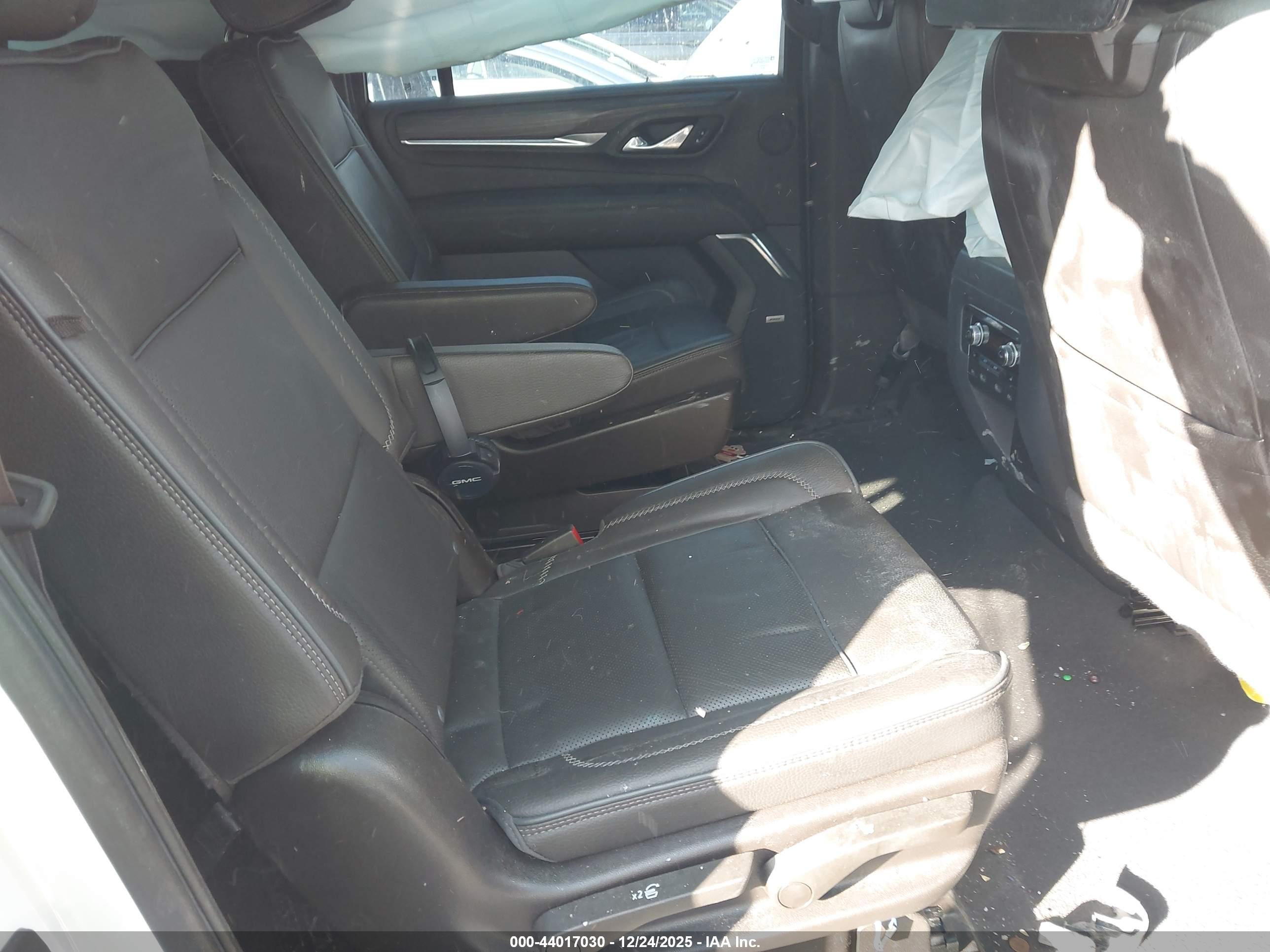 GMC YUKON image 8
