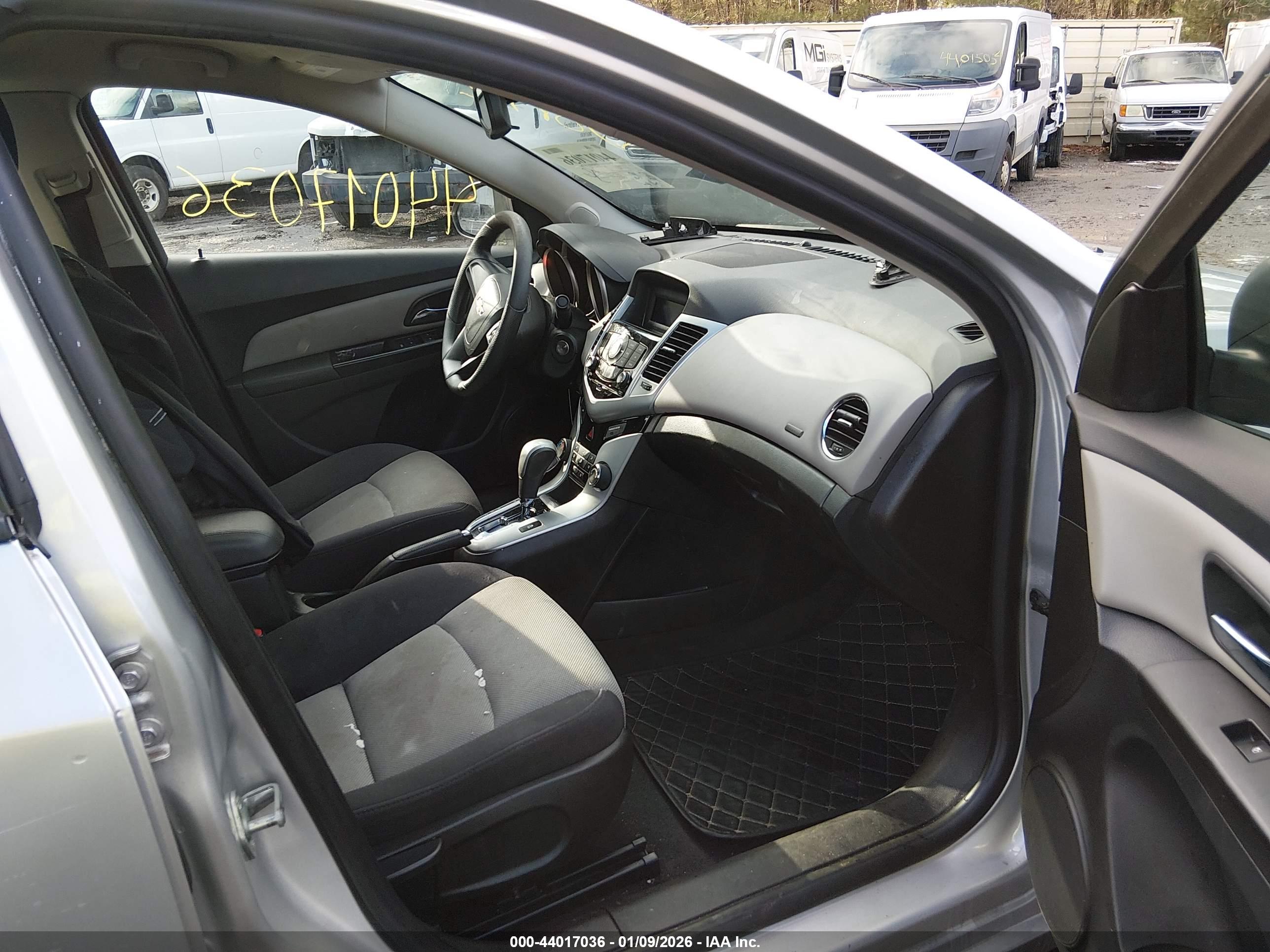 CHEVROLET CRUZE image 5