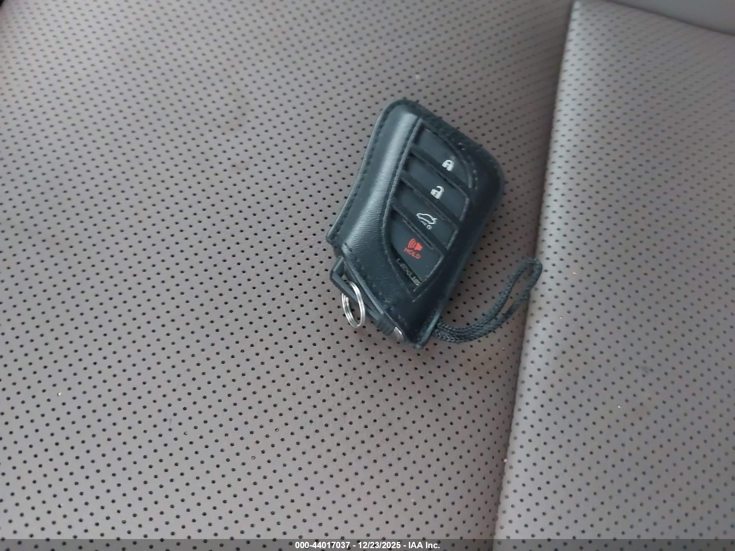 LEXUS ES image 11