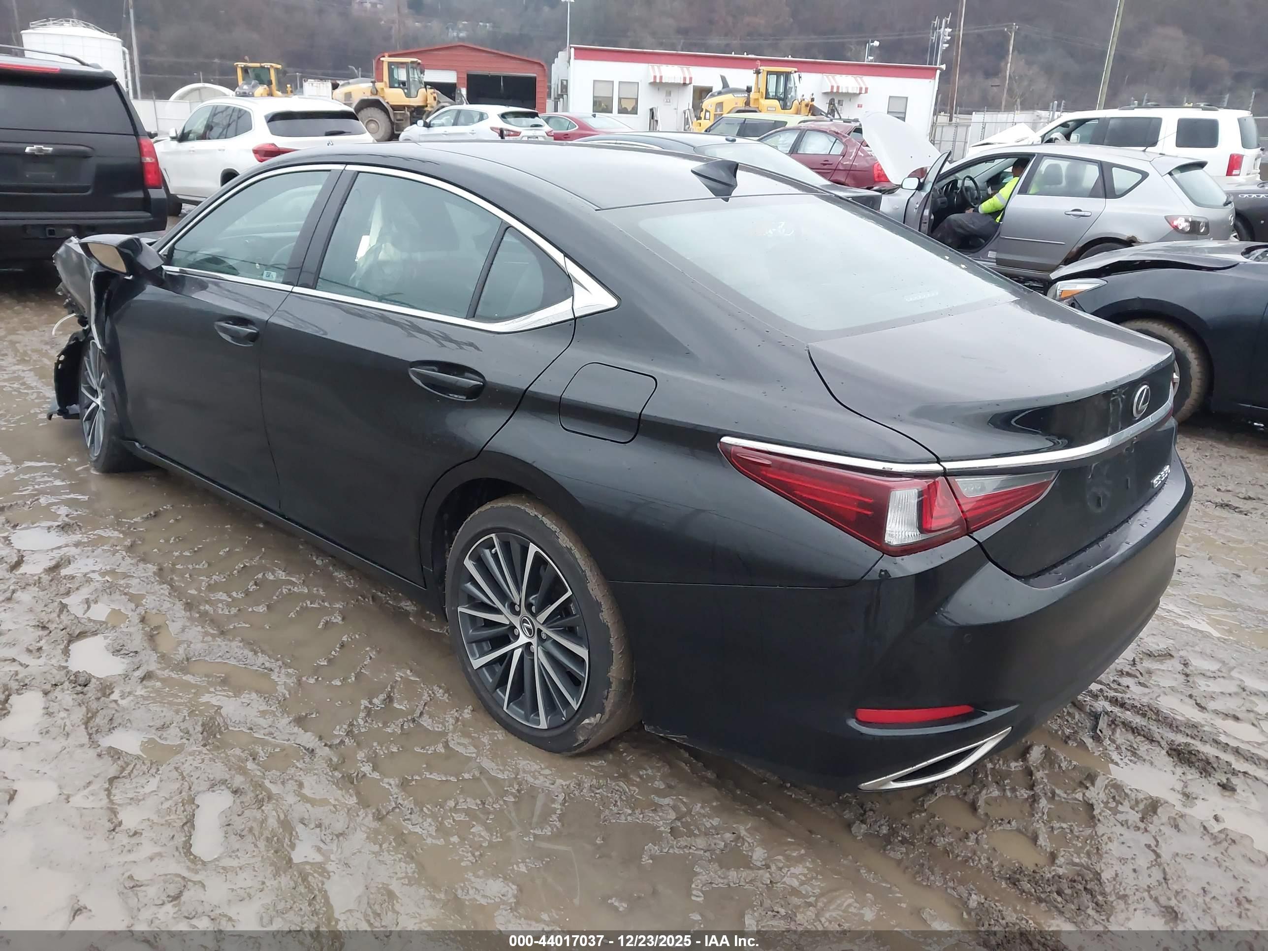 LEXUS ES image 3