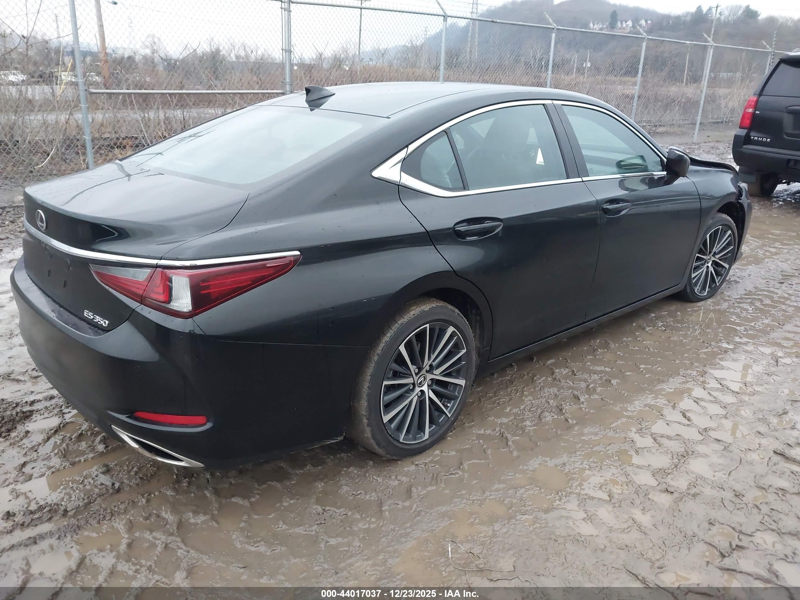 LEXUS ES image 4