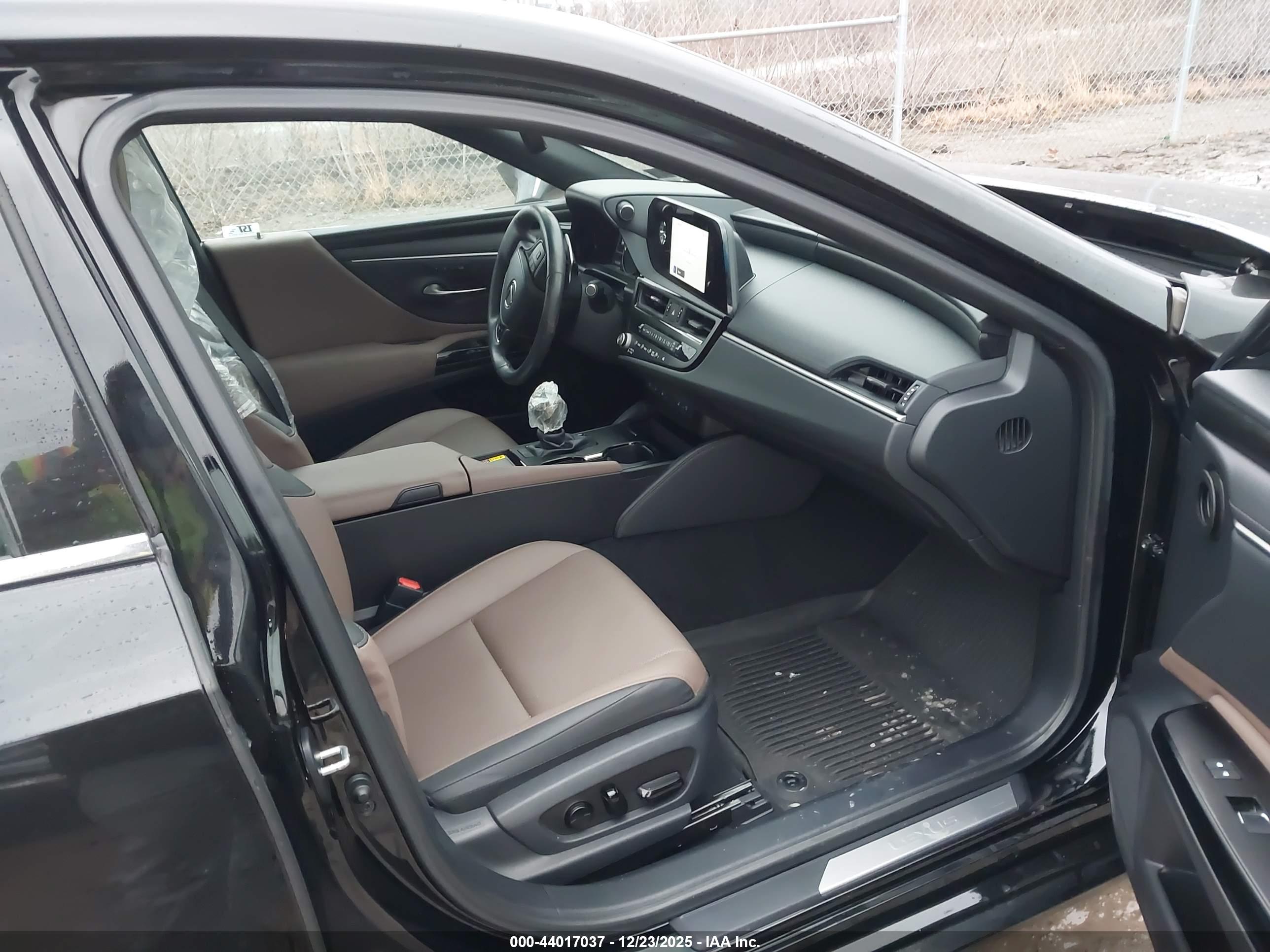 LEXUS ES image 5