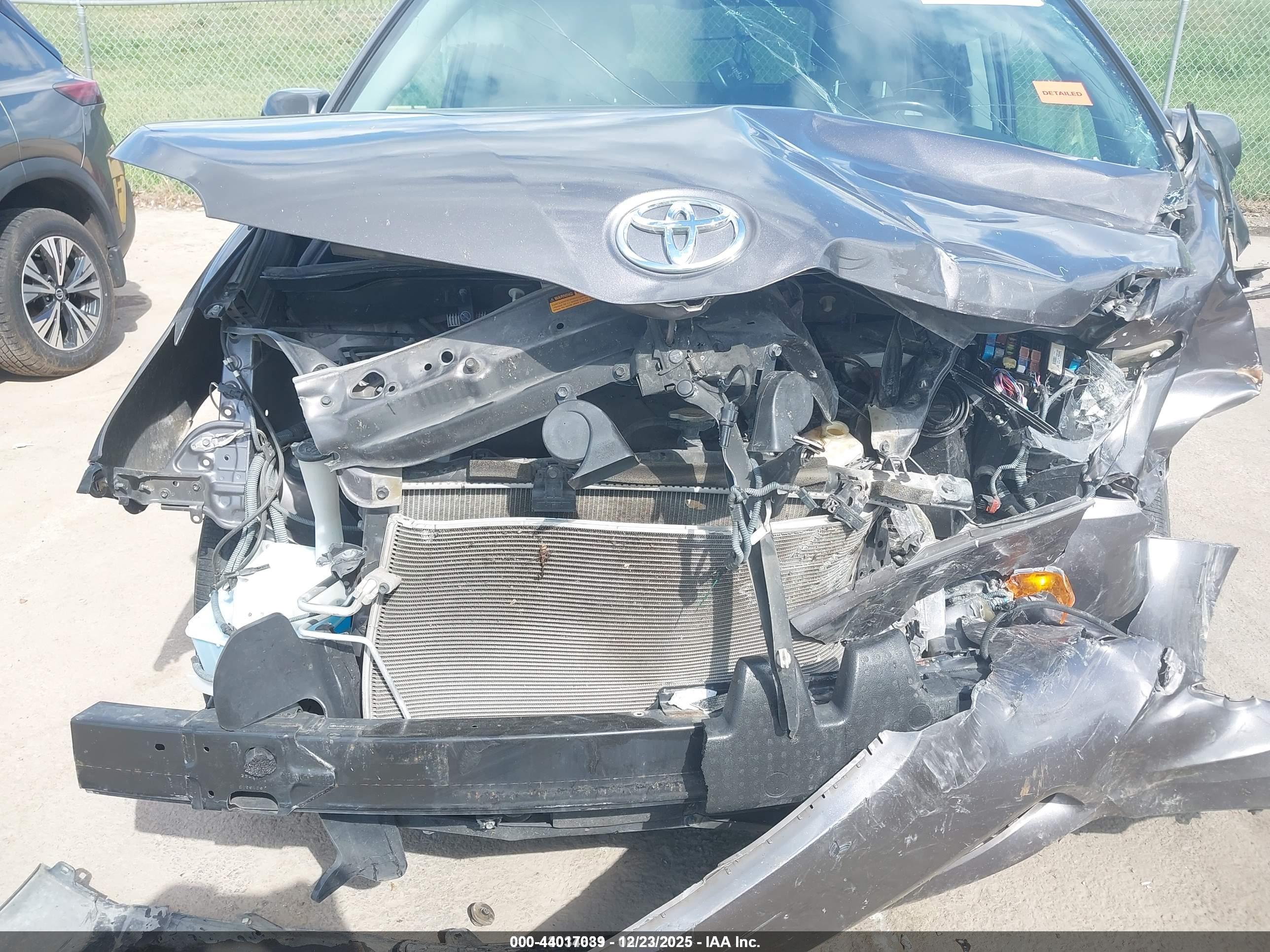 TOYOTA SIENNA image 6