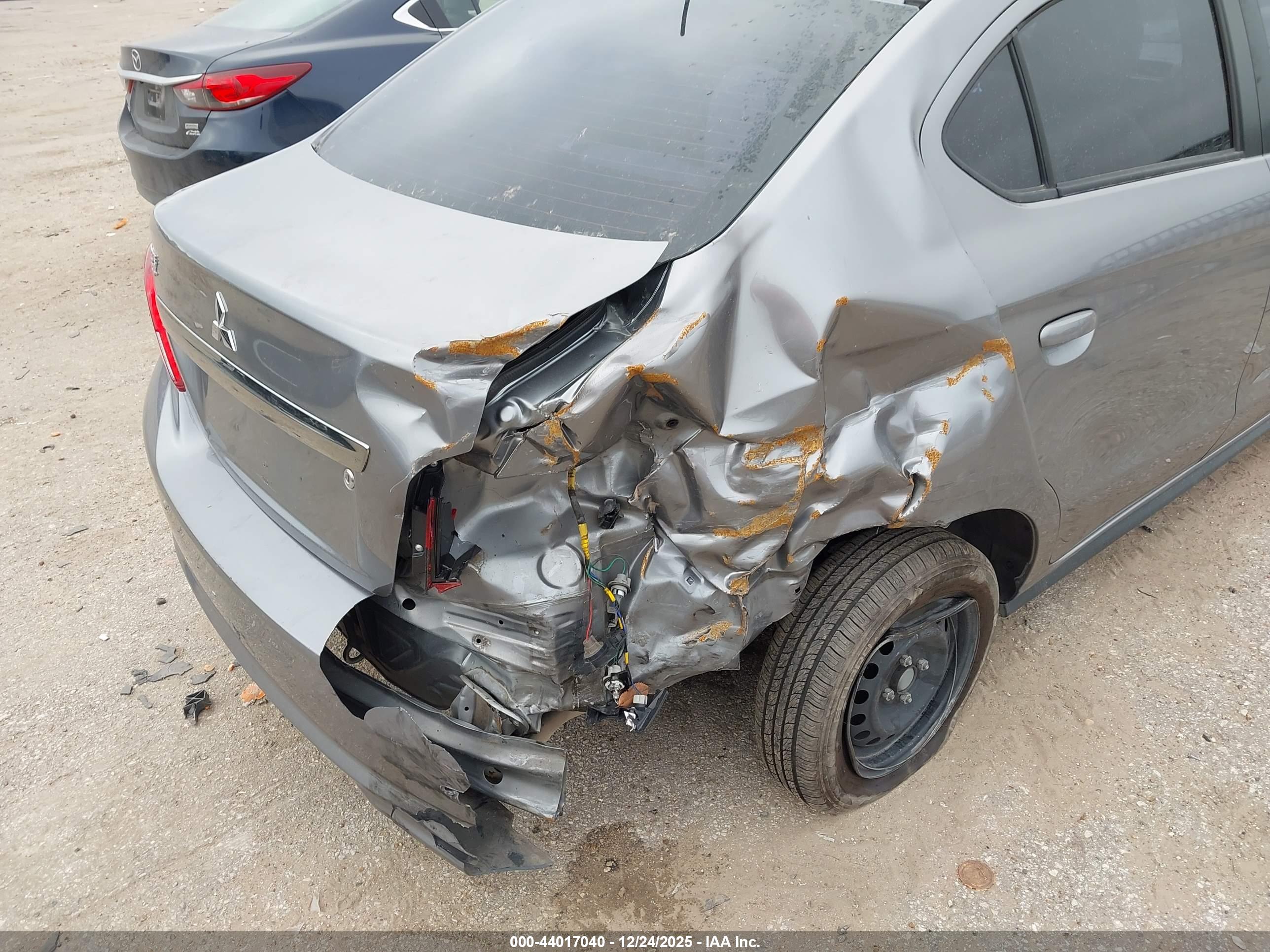 MITSUBISHI MIRAGE image 6
