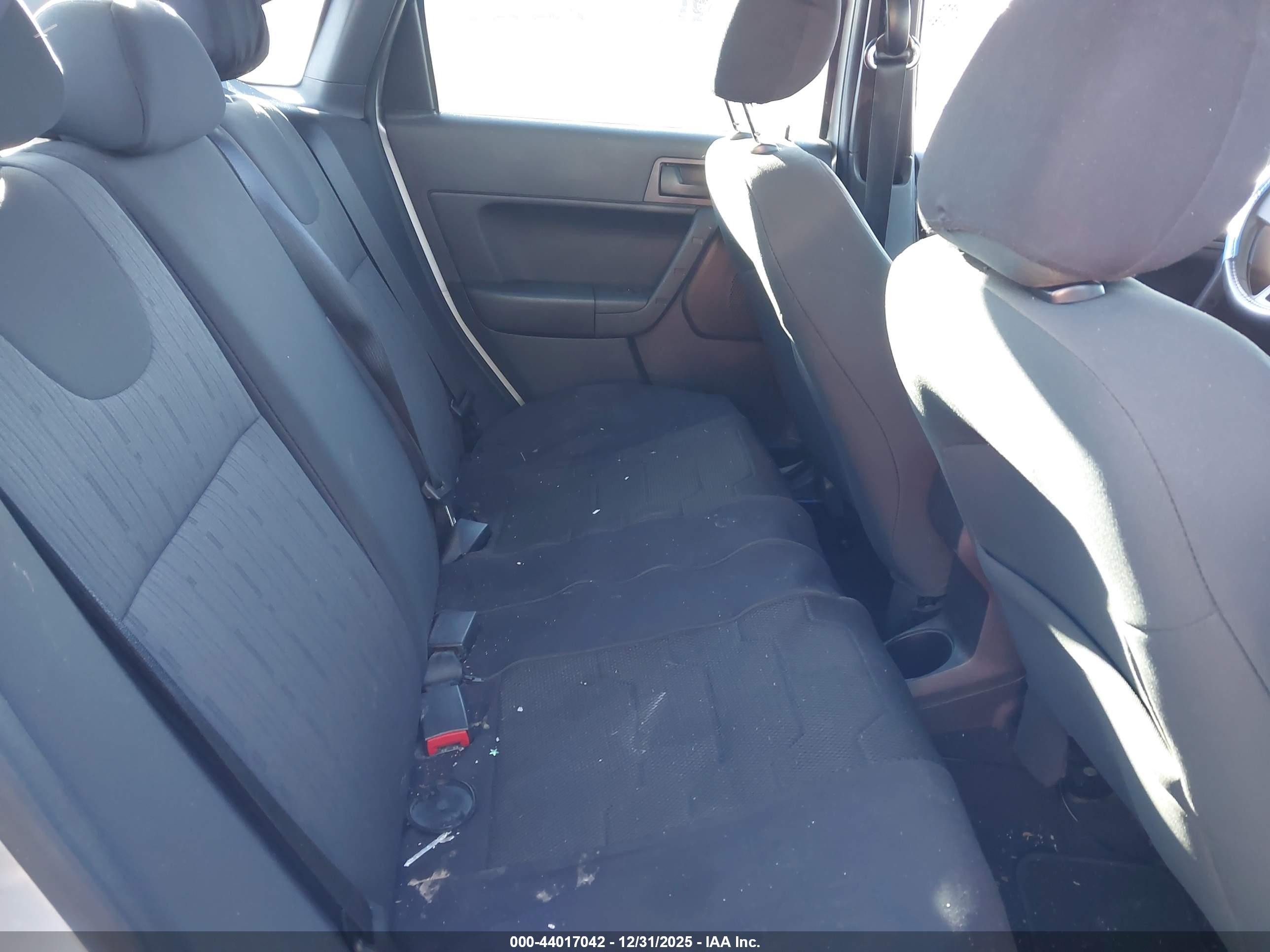 FORD FOCUS image 8