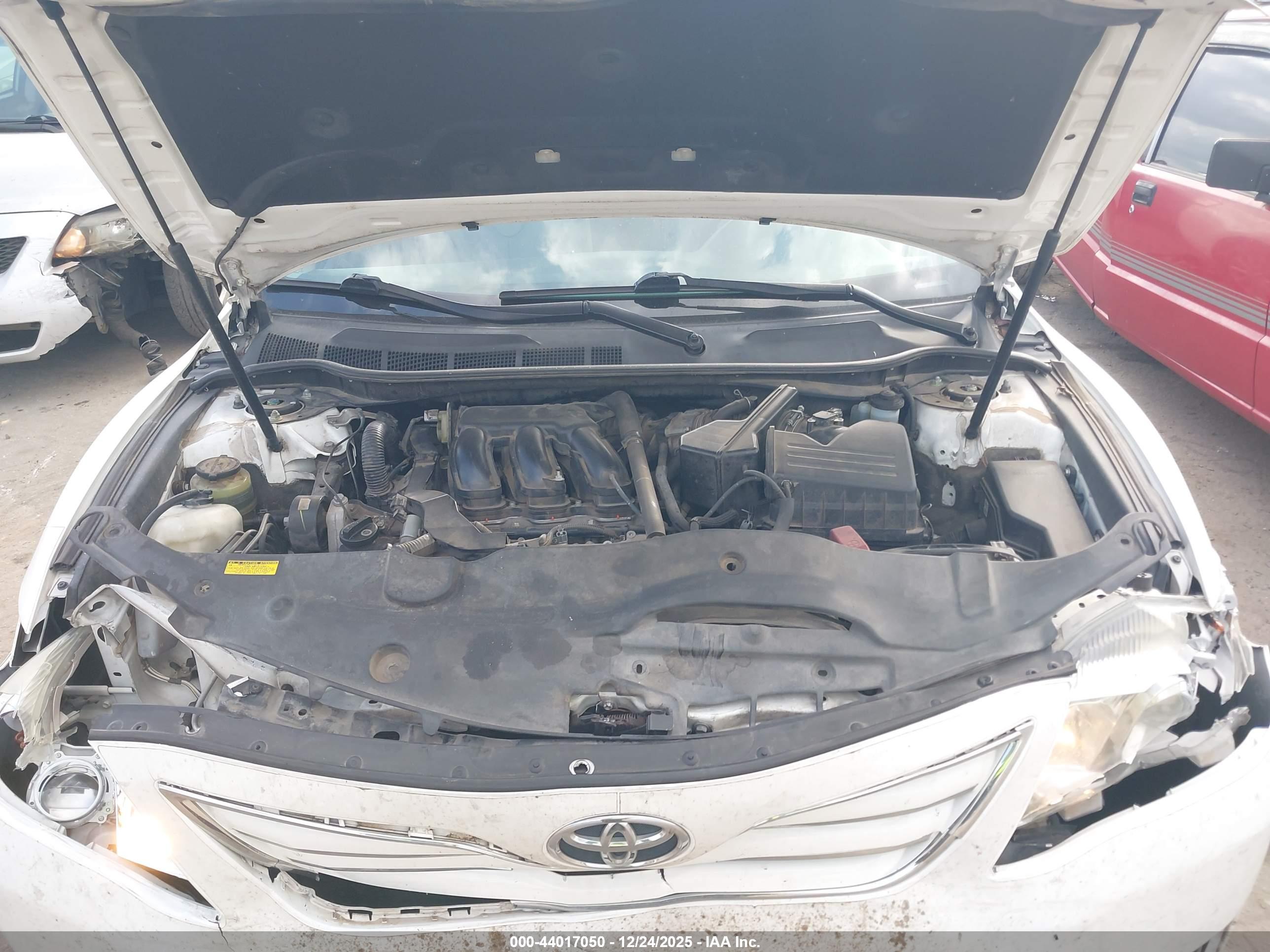 TOYOTA CAMRY image 10