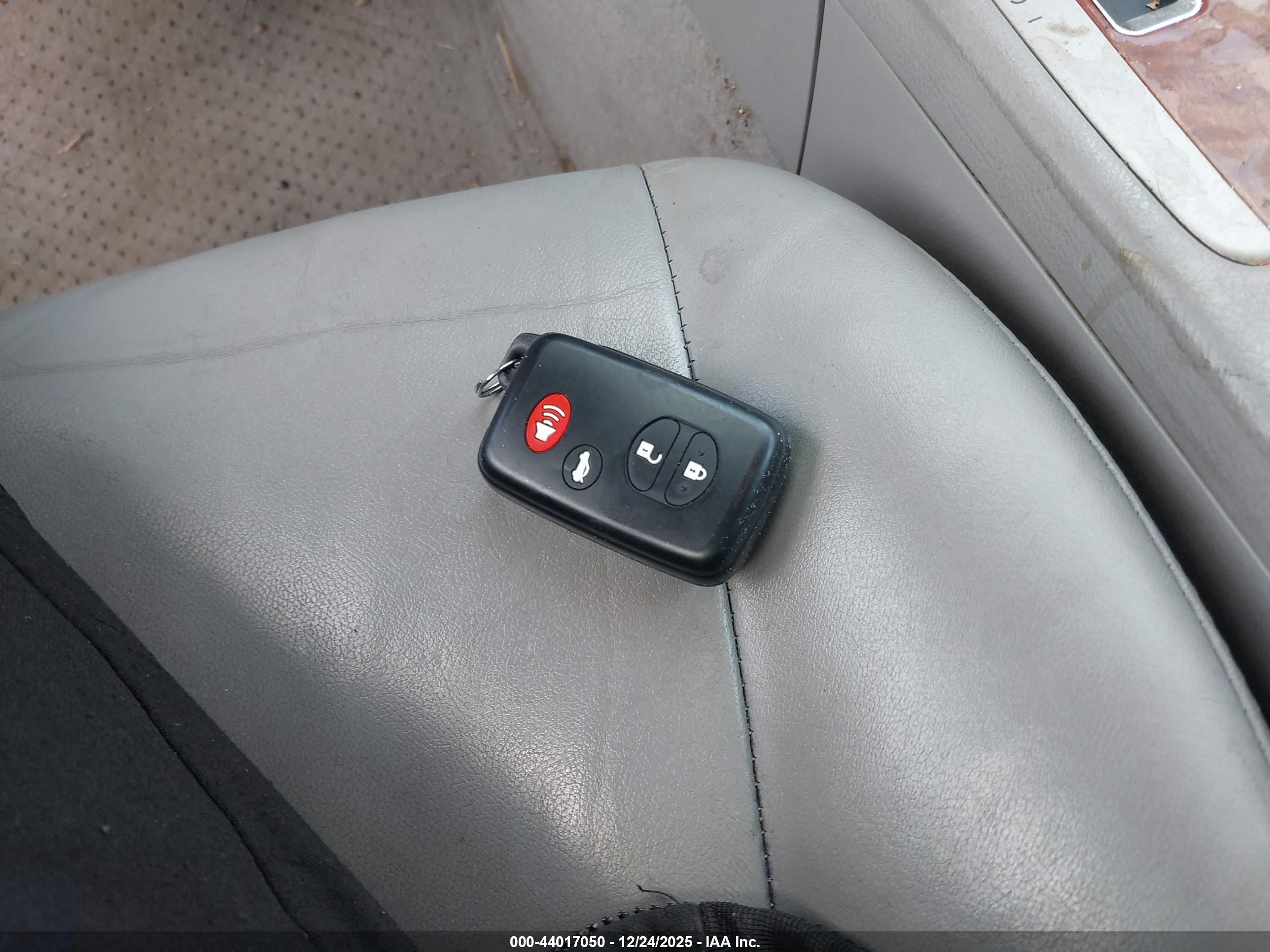 TOYOTA CAMRY image 11