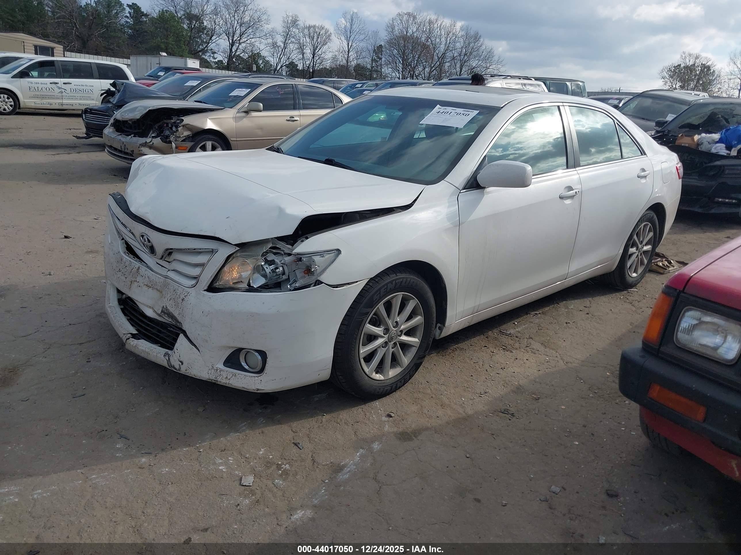 TOYOTA CAMRY image 2