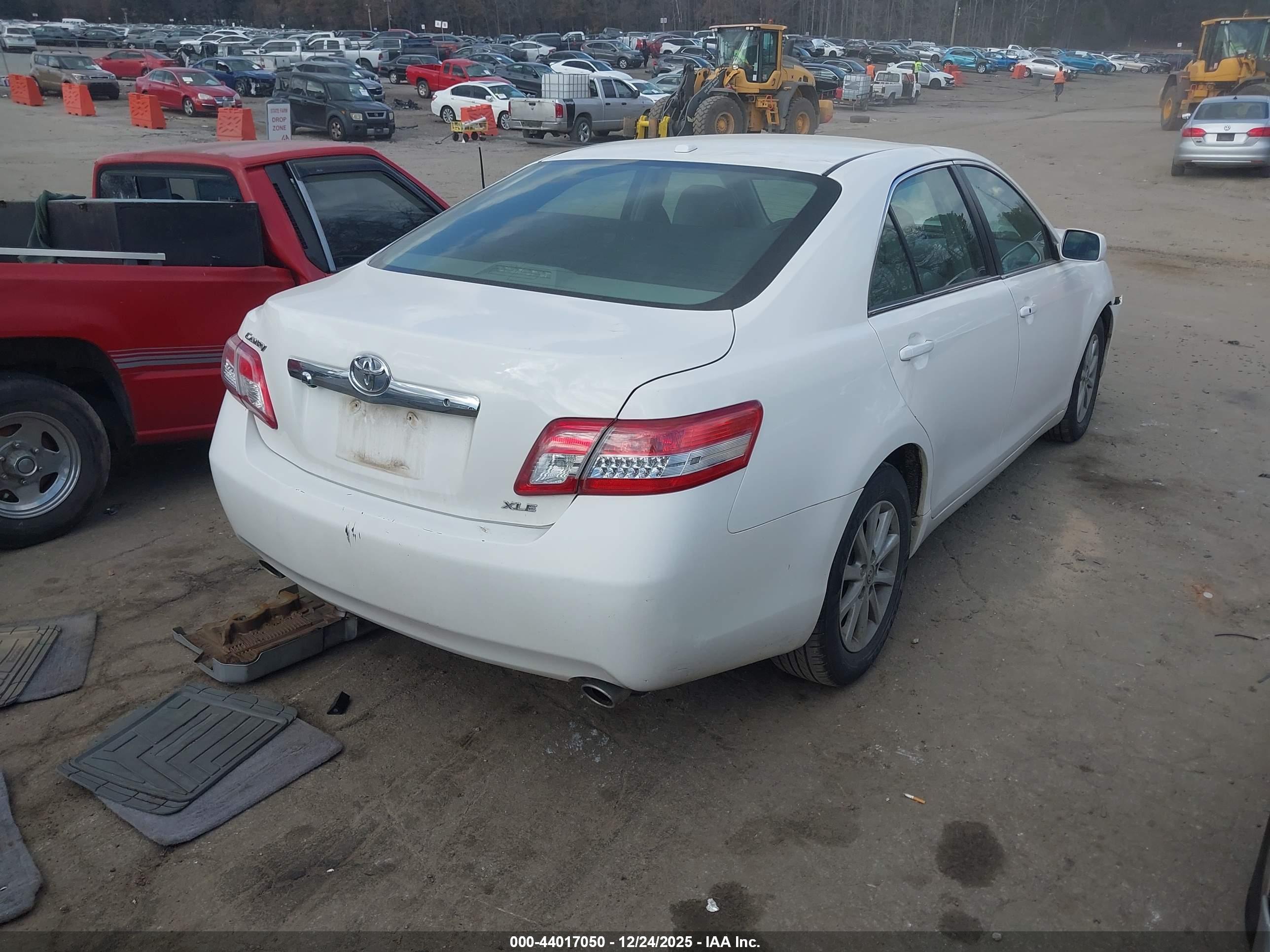 TOYOTA CAMRY image 4