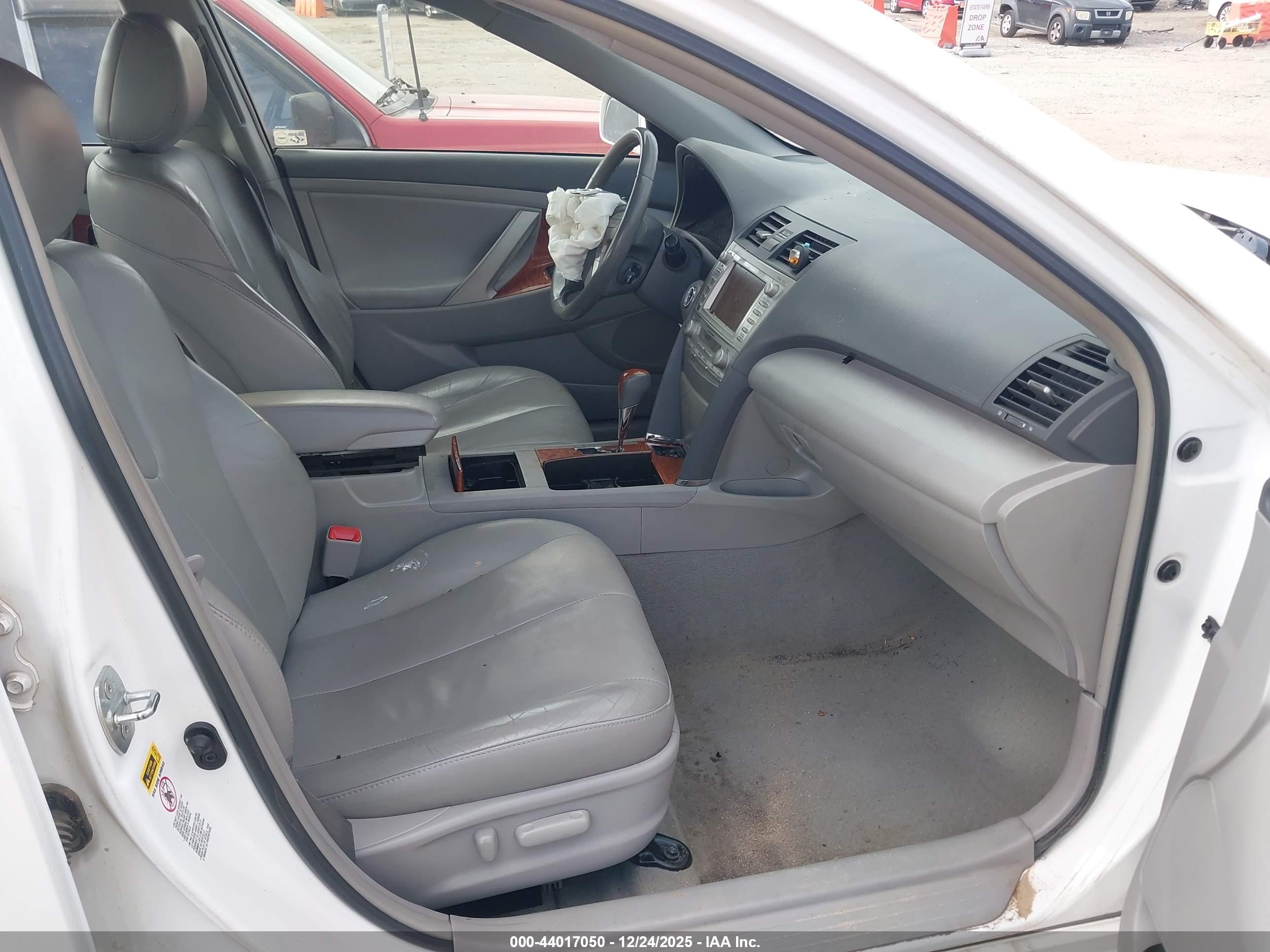 TOYOTA CAMRY image 5