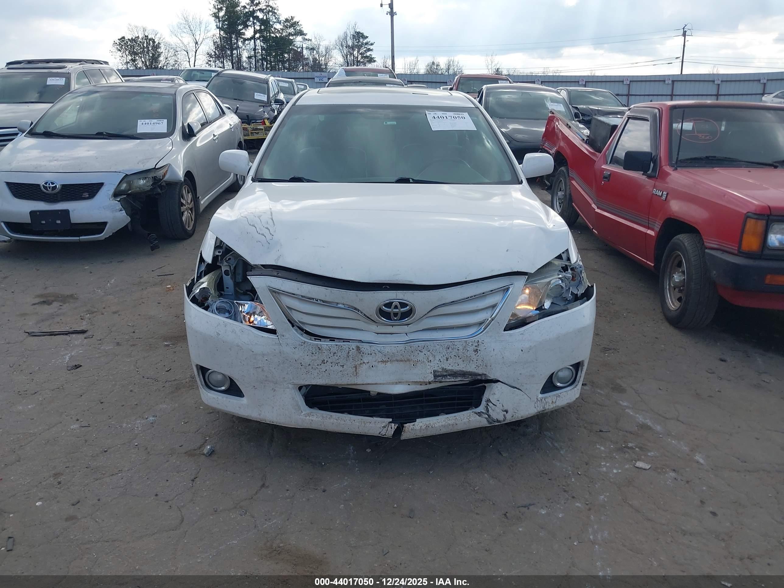 TOYOTA CAMRY image 6