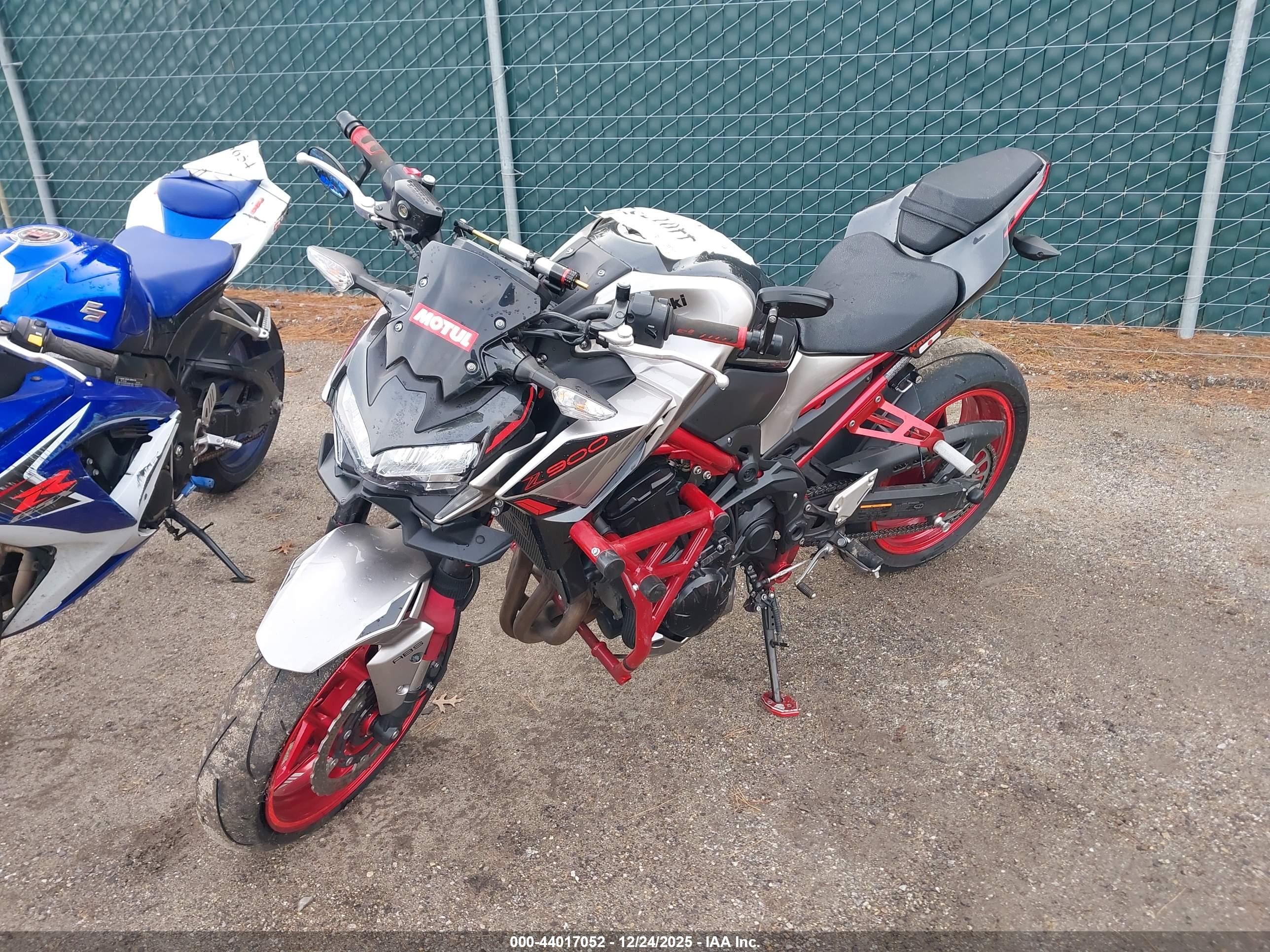 KAWASAKI ZR900 image 2
