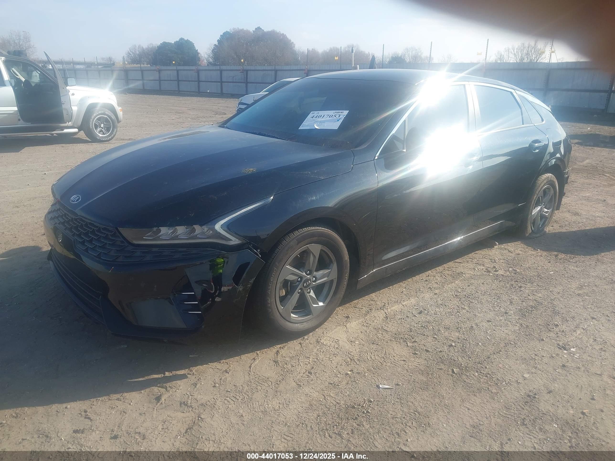 KIA K5 image 2