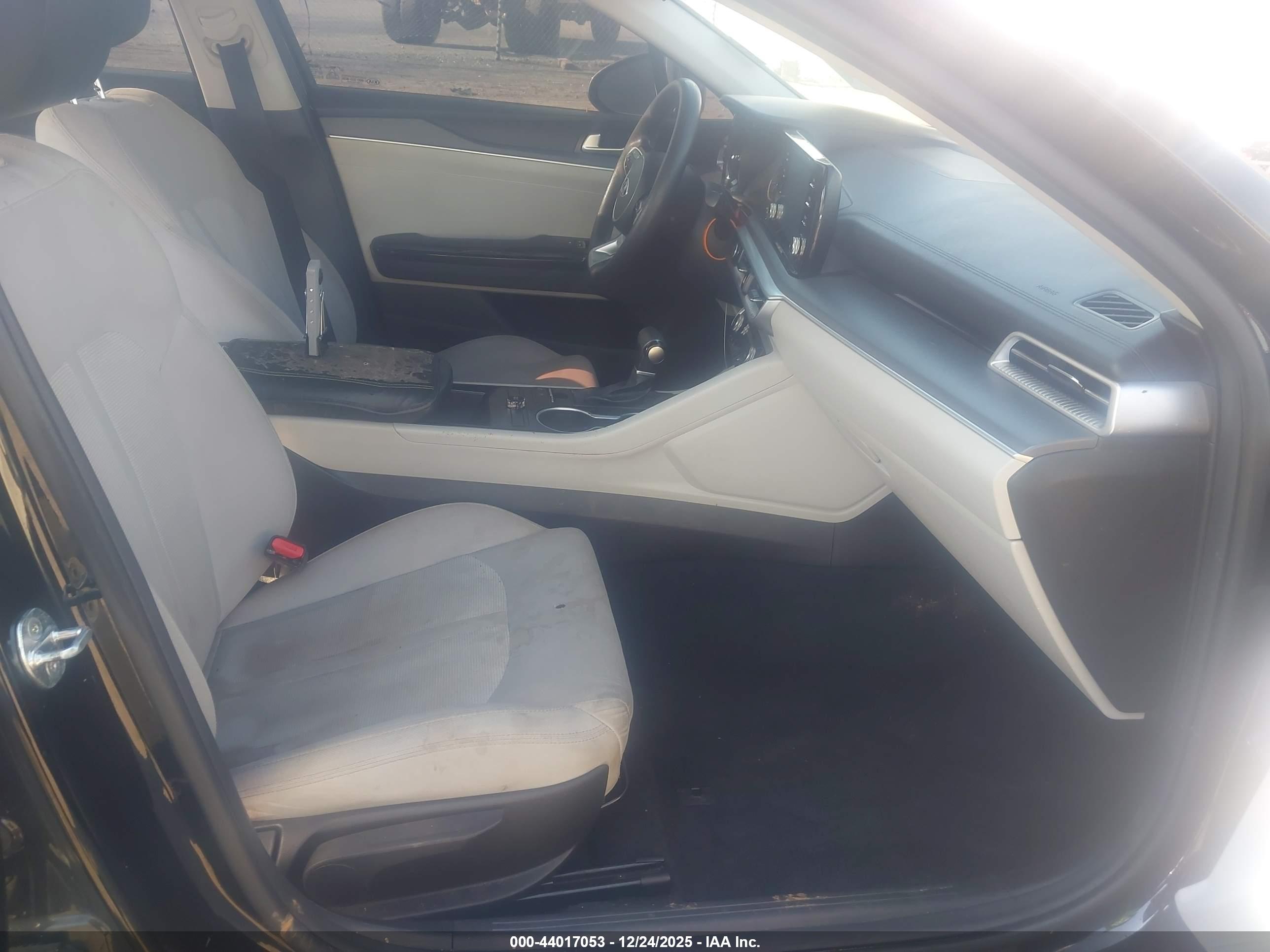 KIA K5 image 5