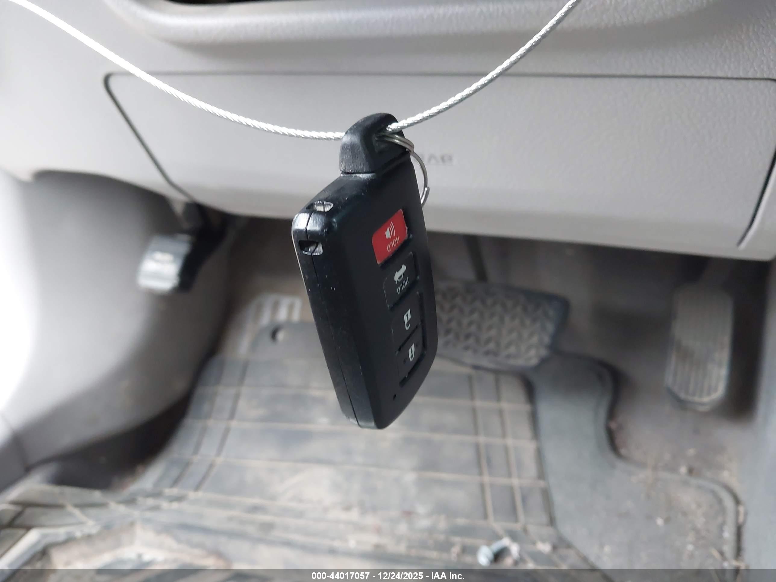 TOYOTA CAMRY image 11