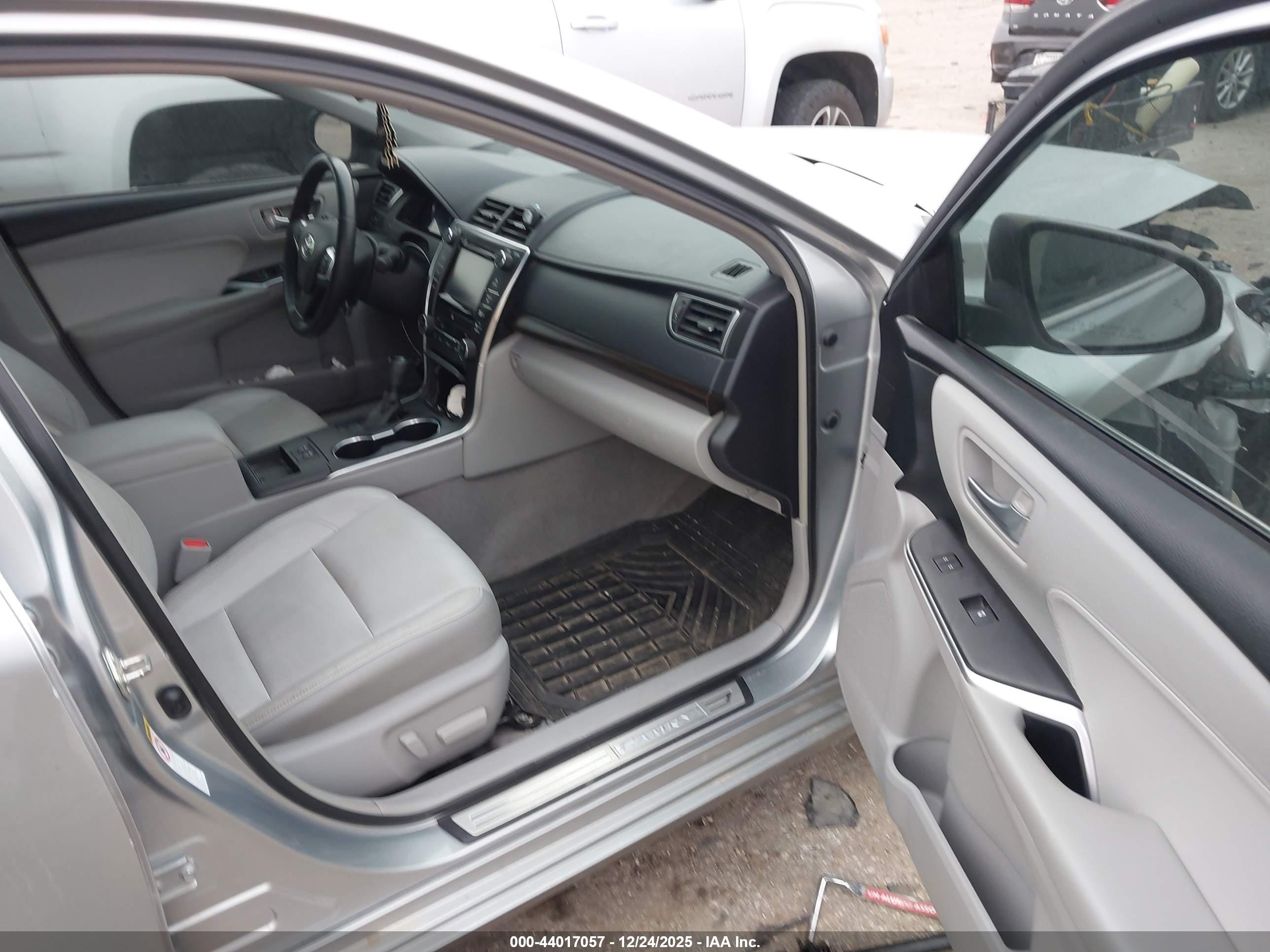 TOYOTA CAMRY image 5