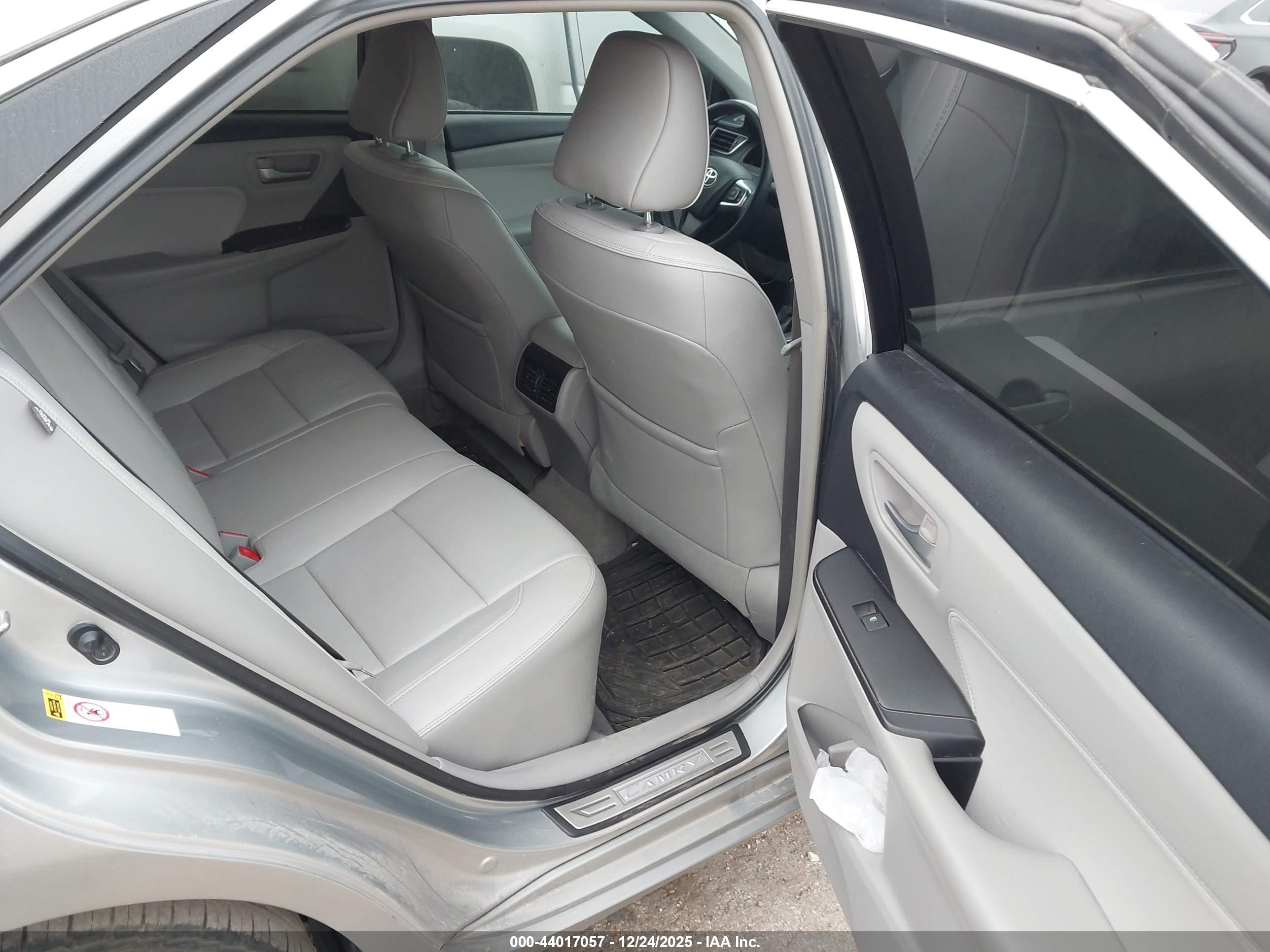 TOYOTA CAMRY image 8