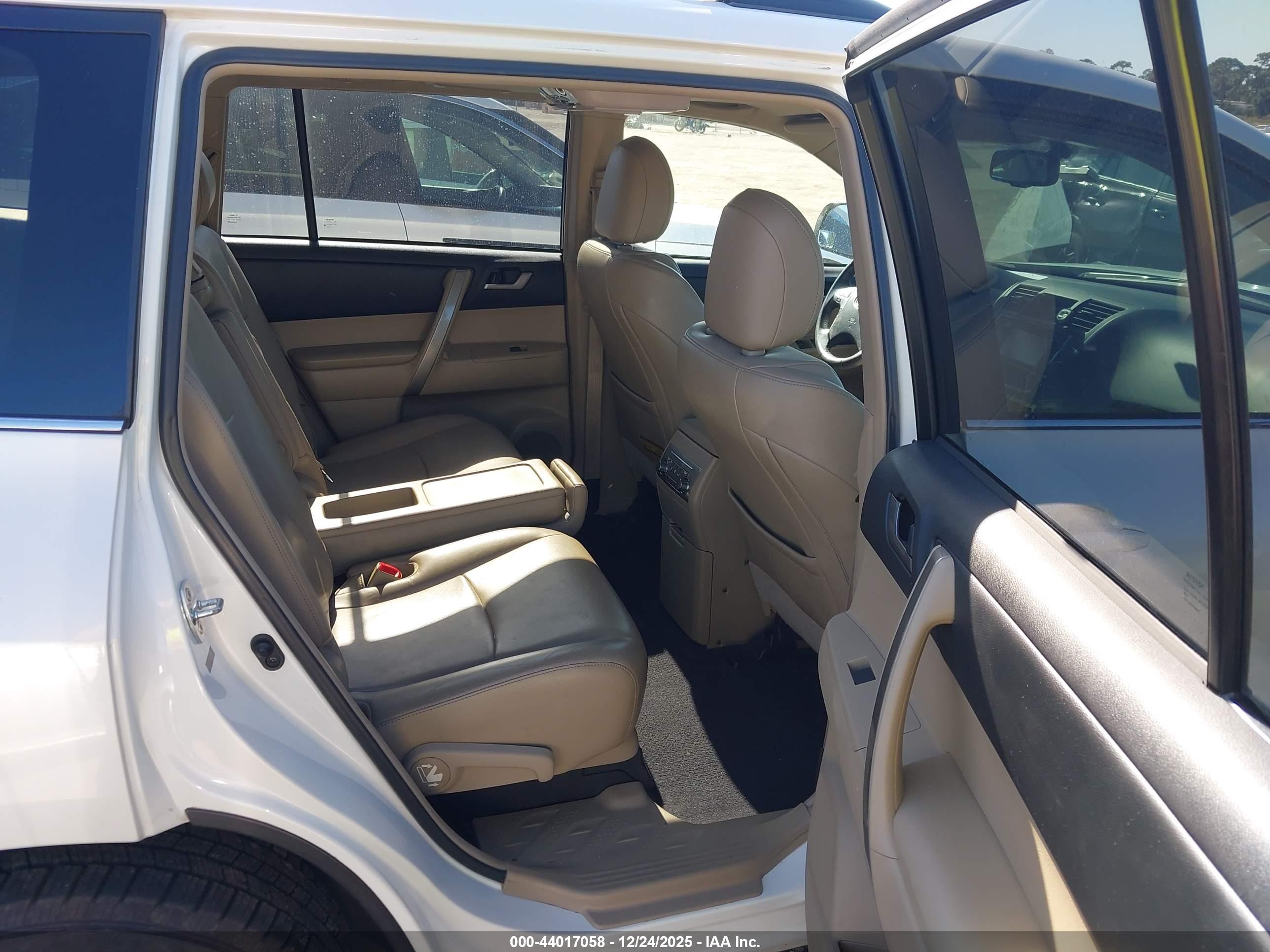 TOYOTA HIGHLANDER image 8