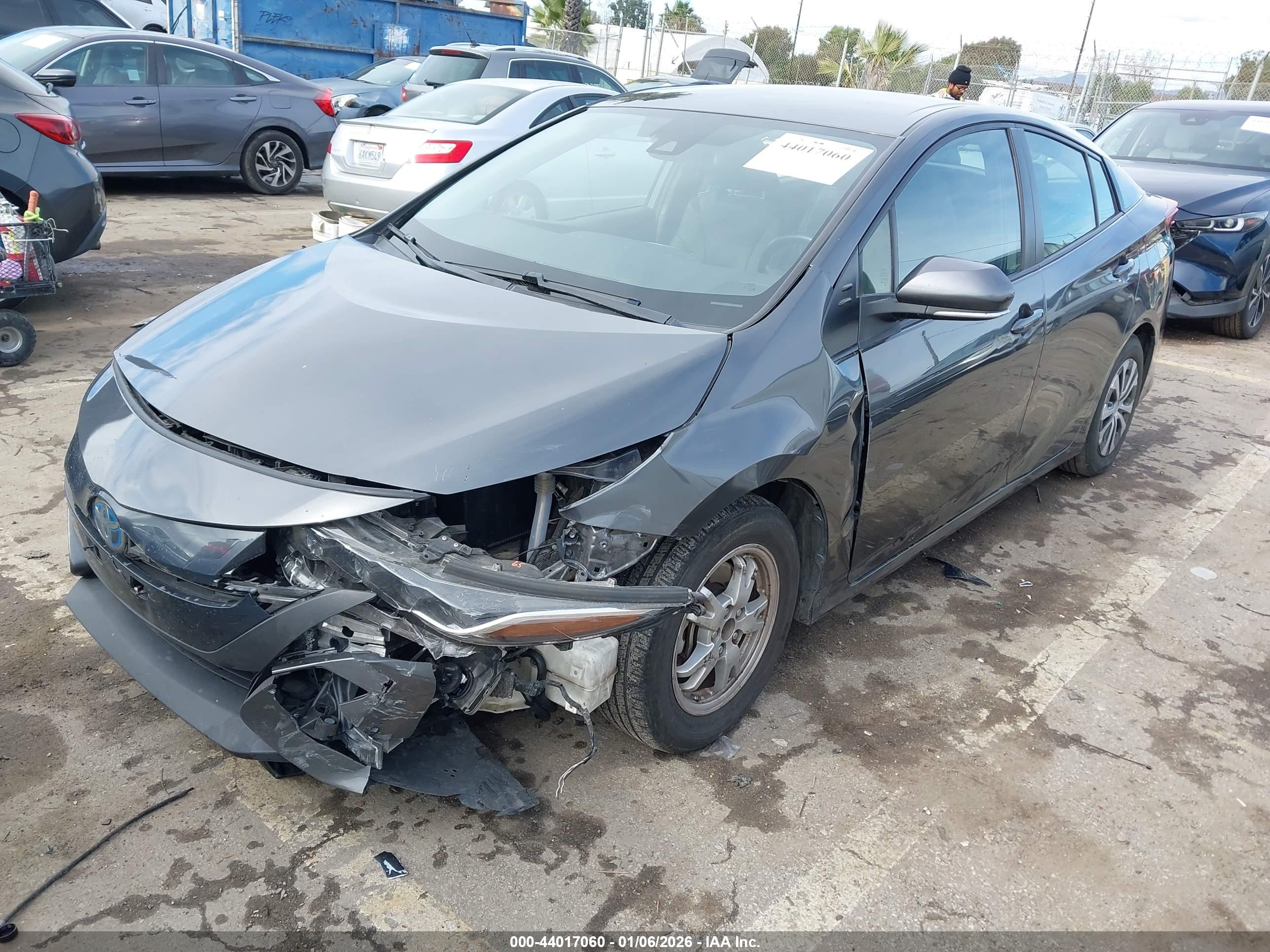 TOYOTA PRIUS image 2