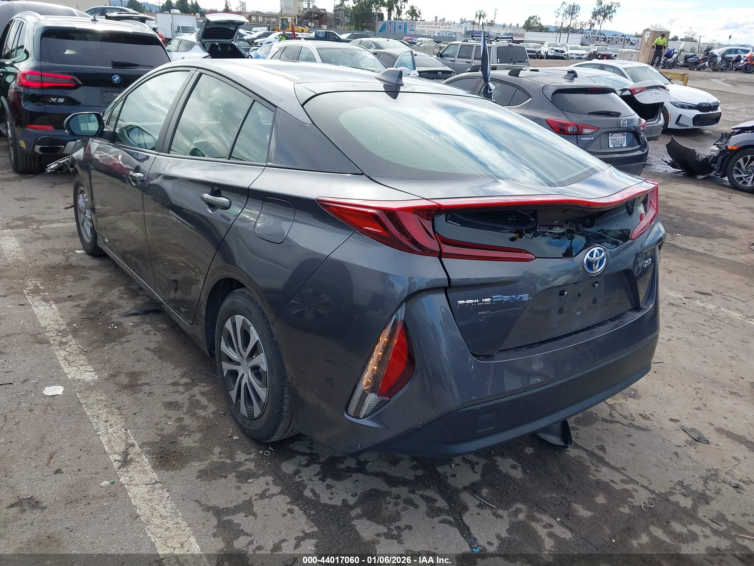 TOYOTA PRIUS image 3