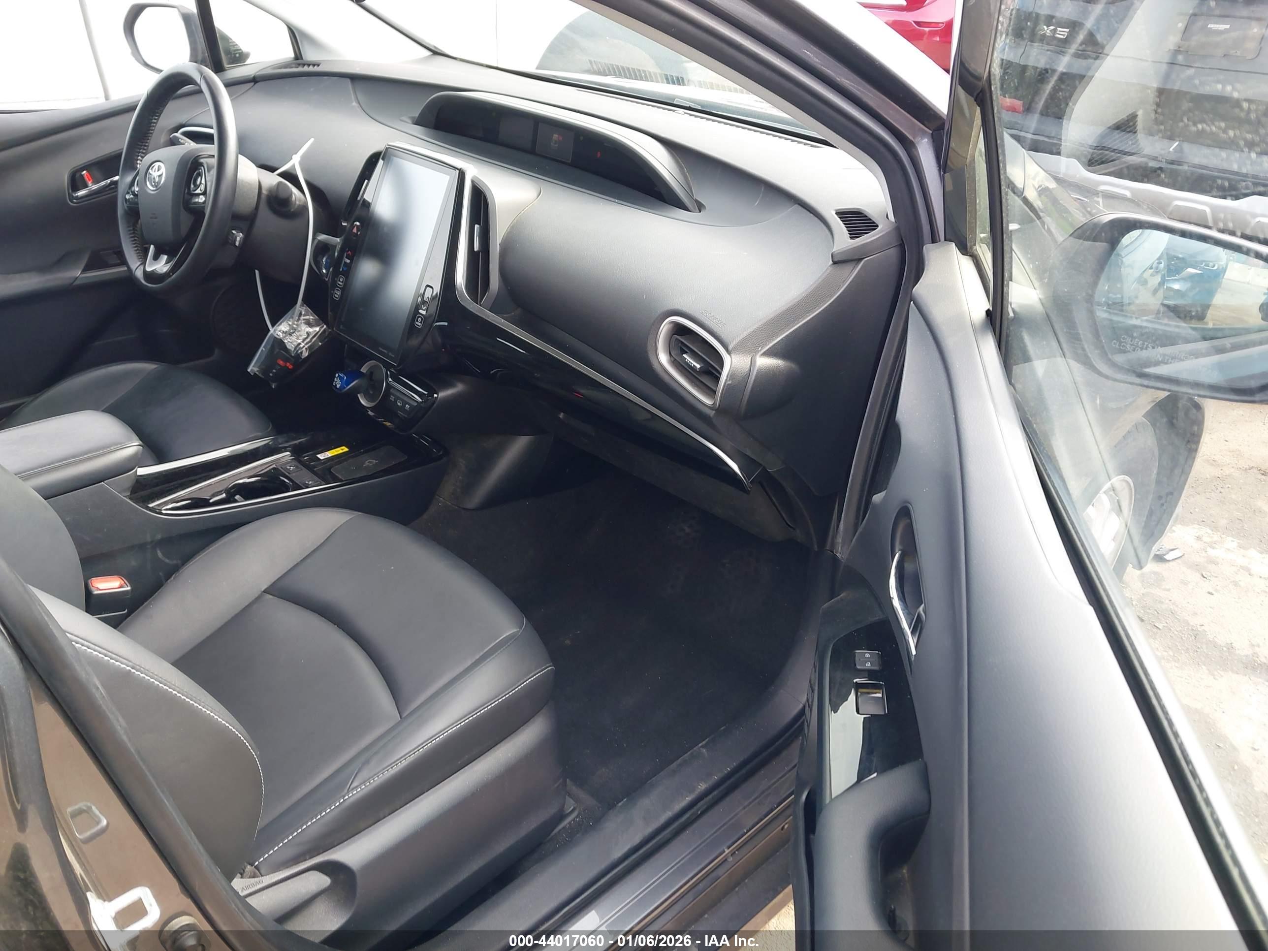 TOYOTA PRIUS image 5