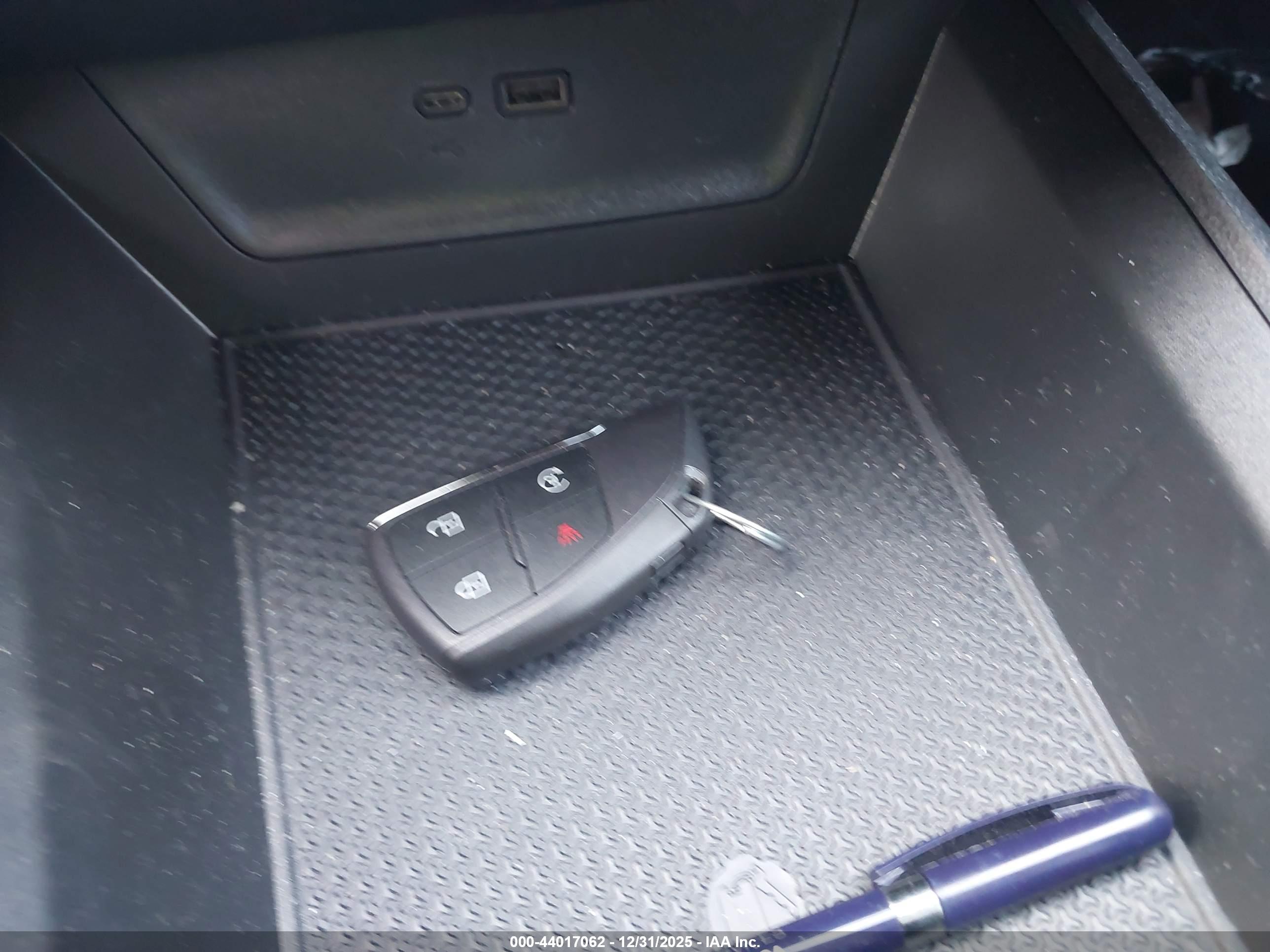 CHEVROLET EQUINOX image 11