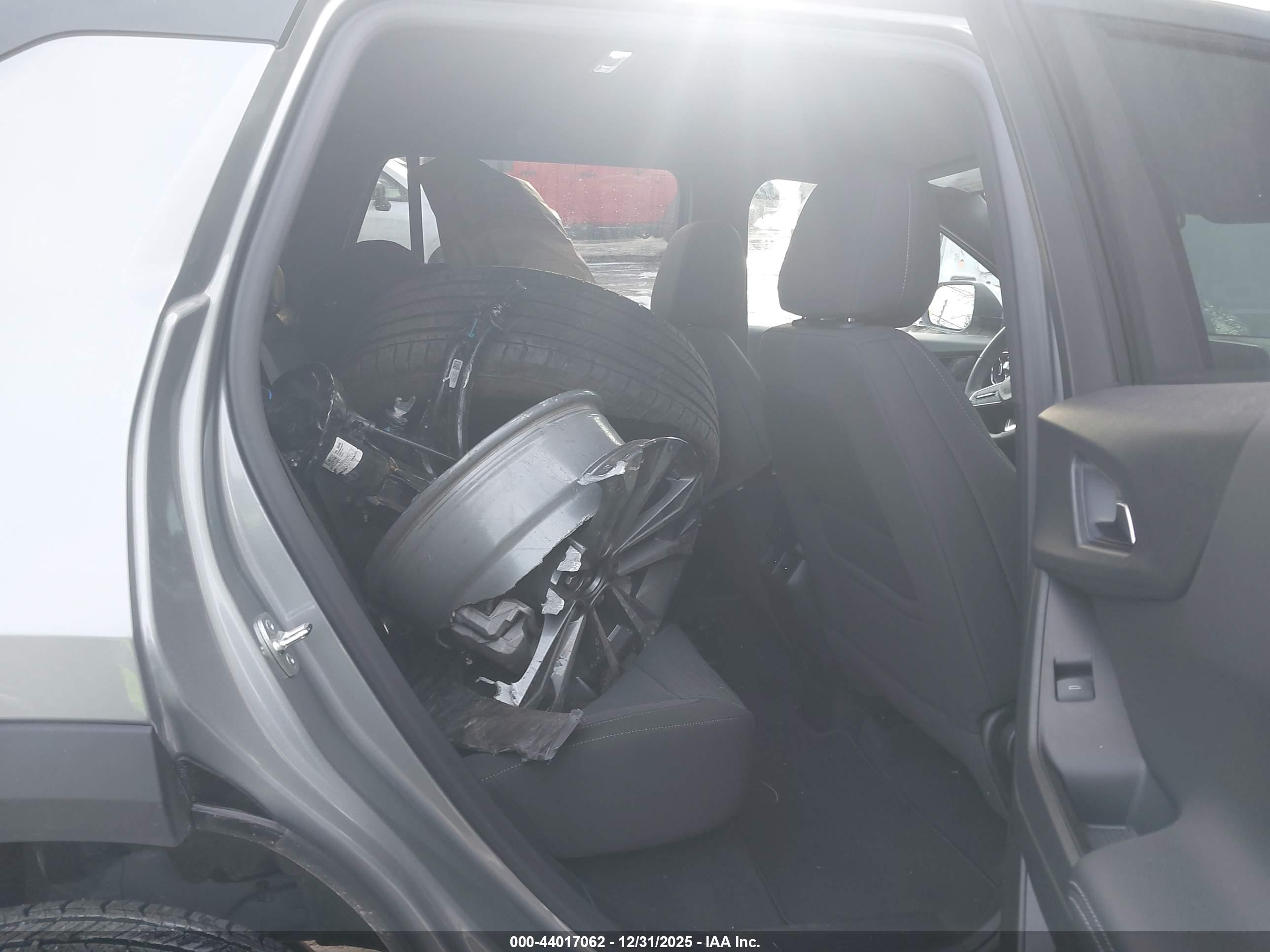 CHEVROLET EQUINOX image 8