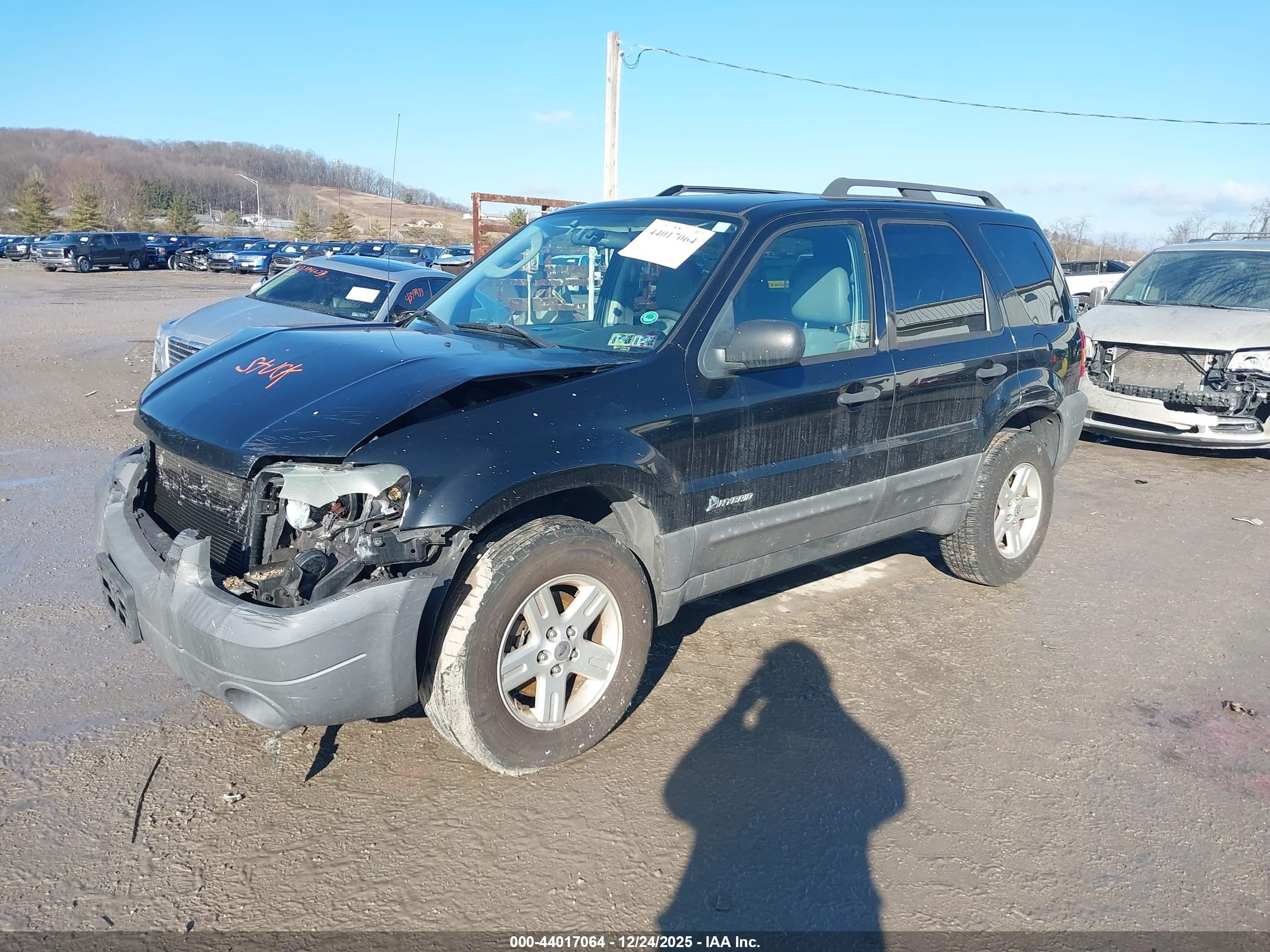 FORD ESCAPE image 2