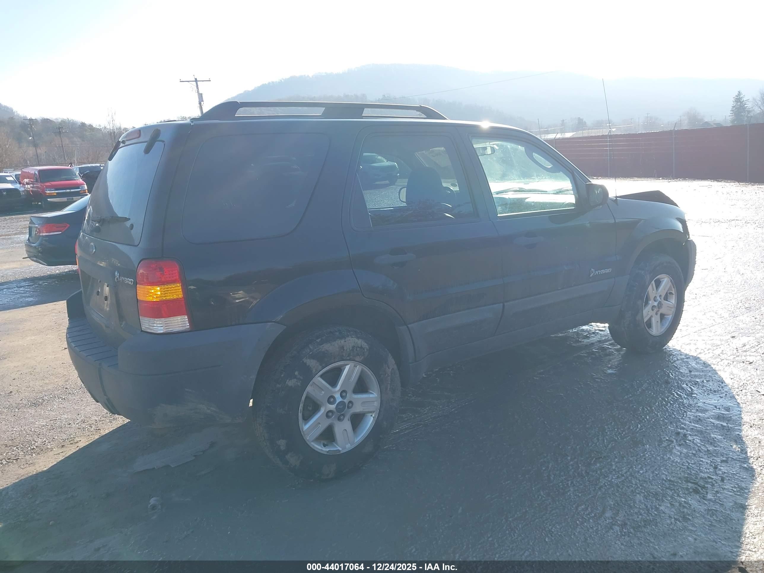 FORD ESCAPE image 4