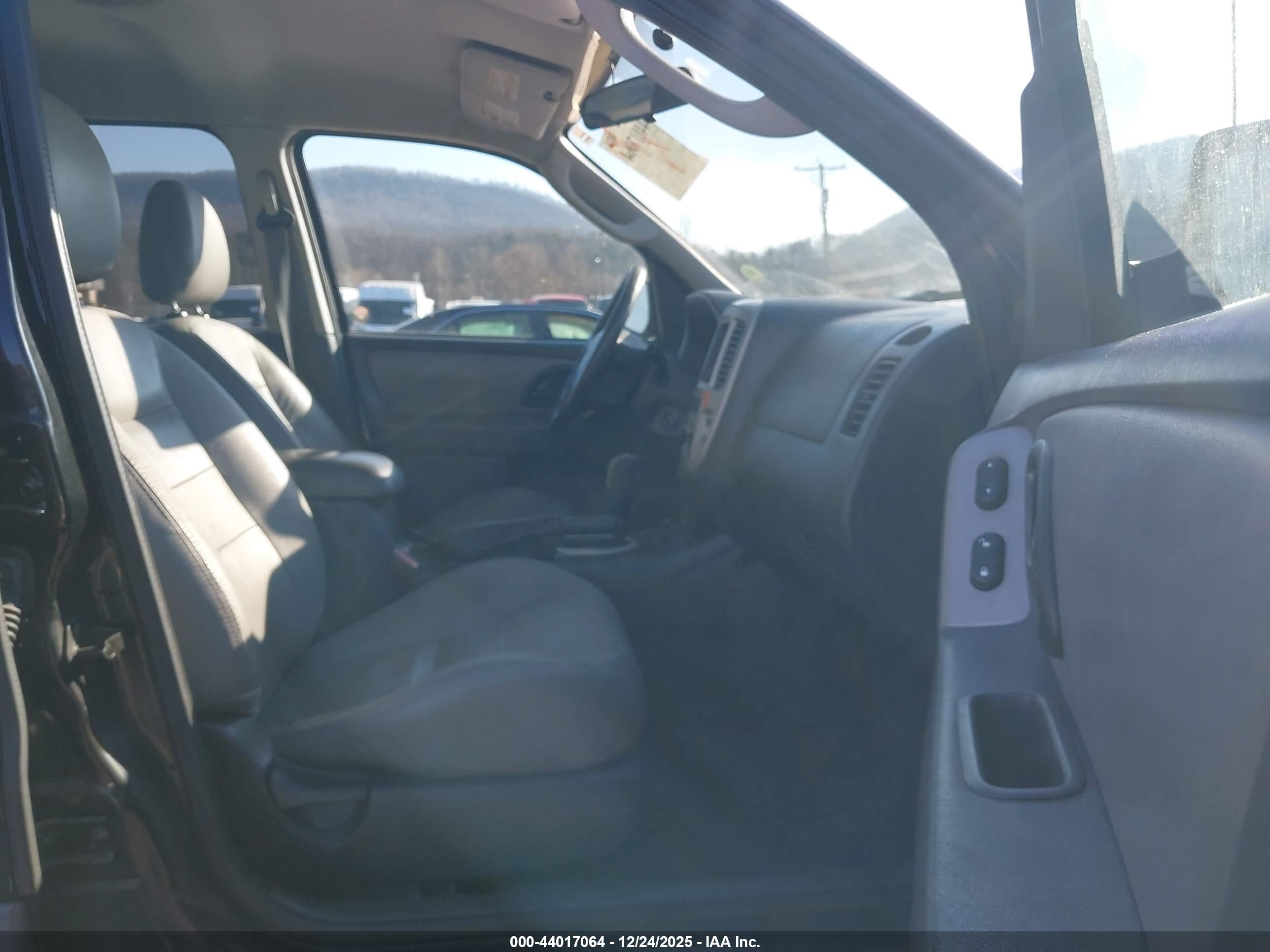 FORD ESCAPE image 5