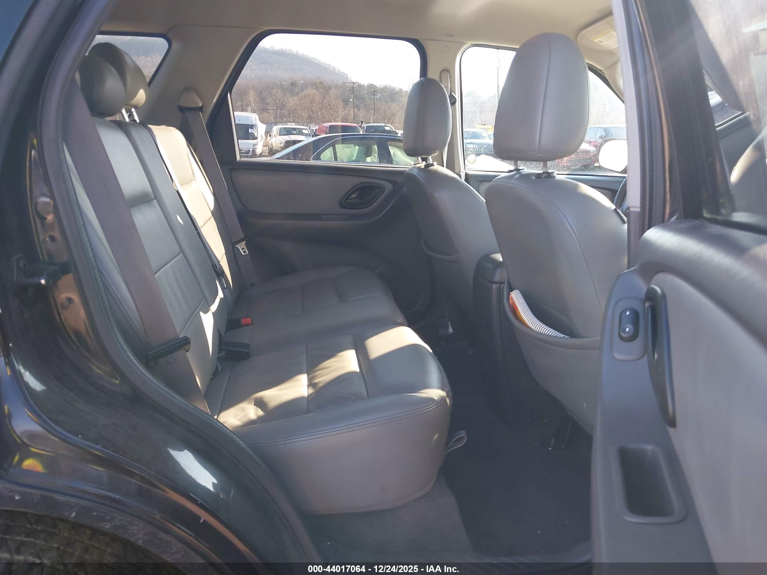 FORD ESCAPE image 8