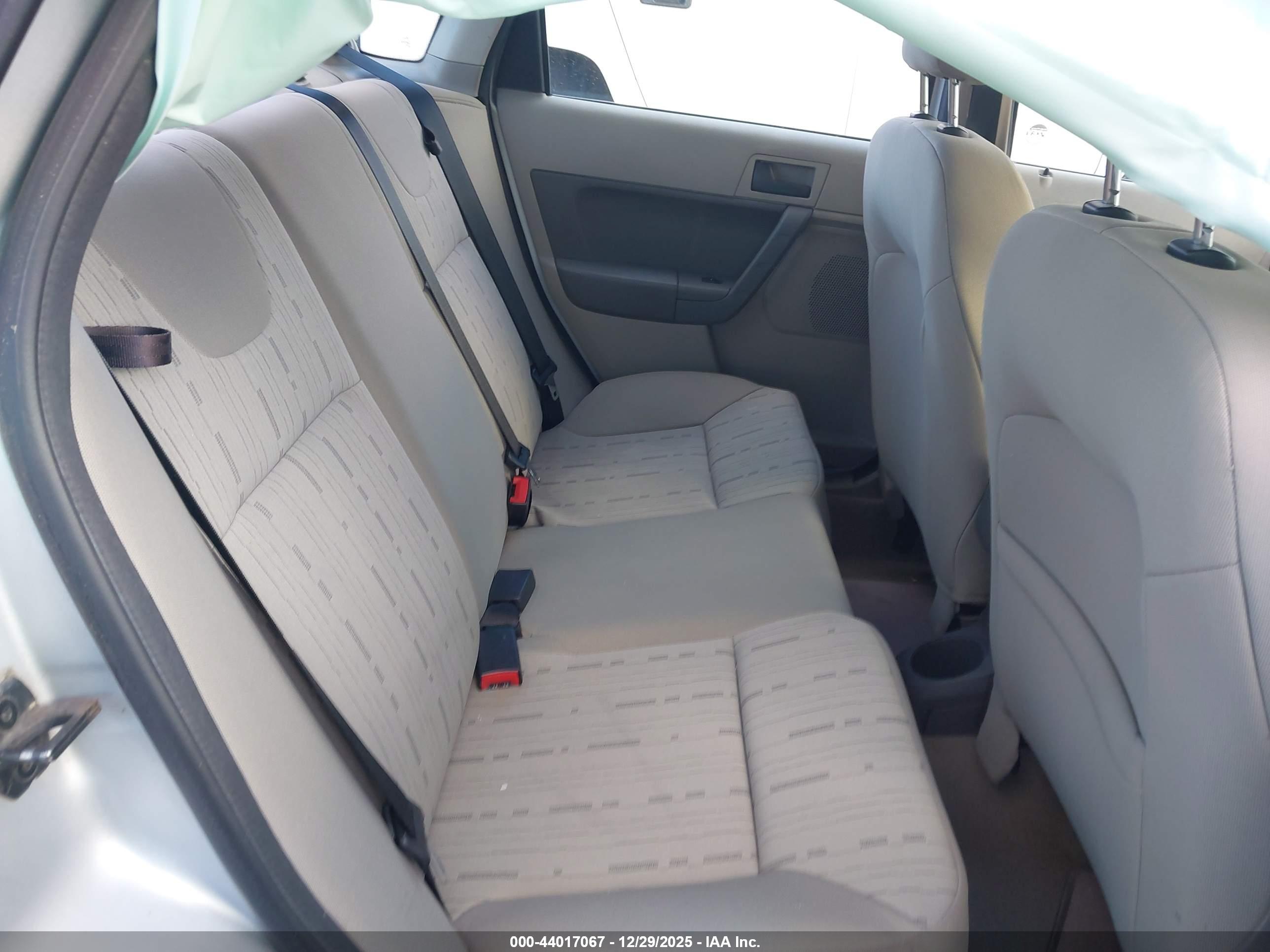 FORD FOCUS image 8