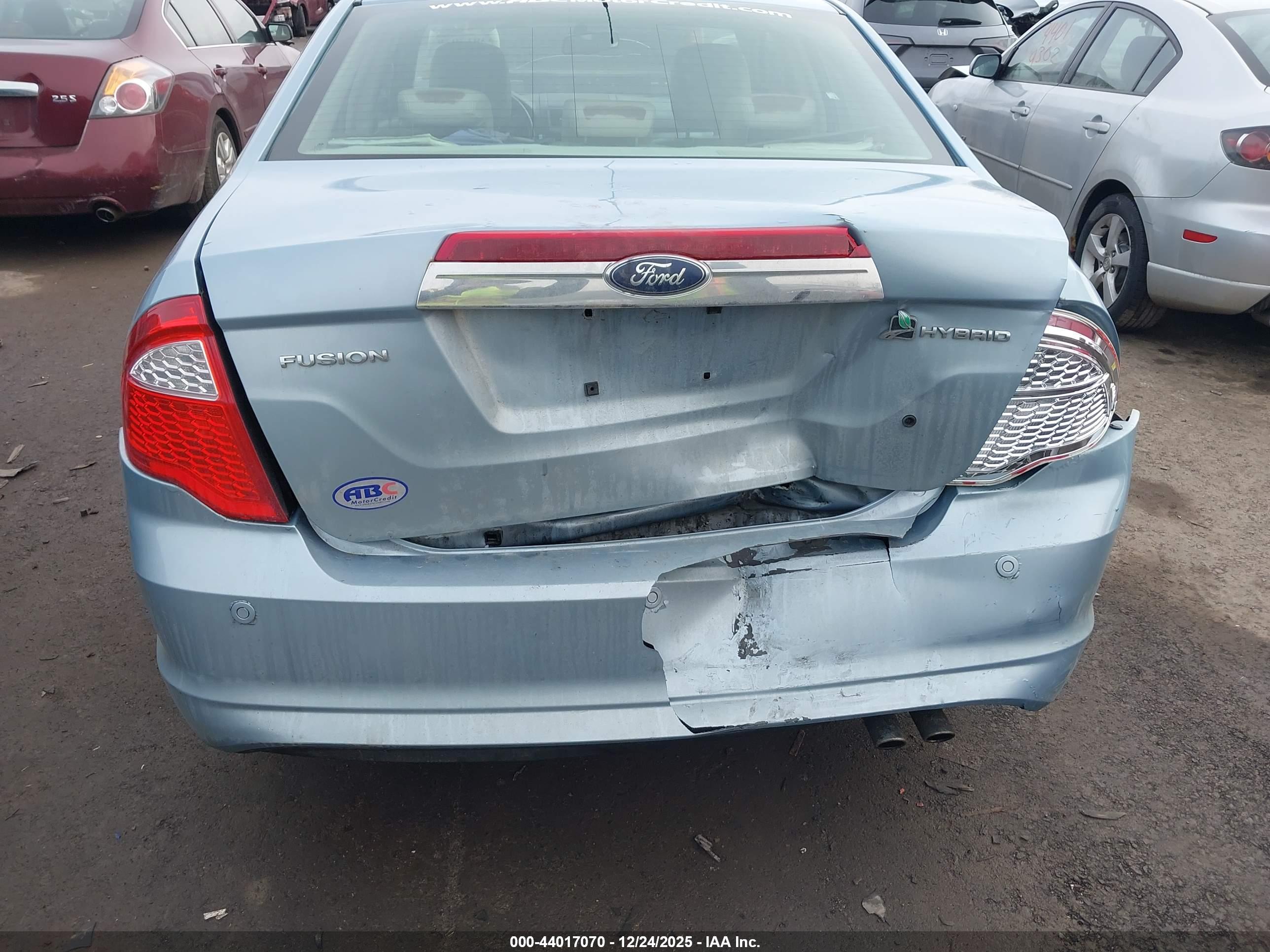FORD FUSION image 6