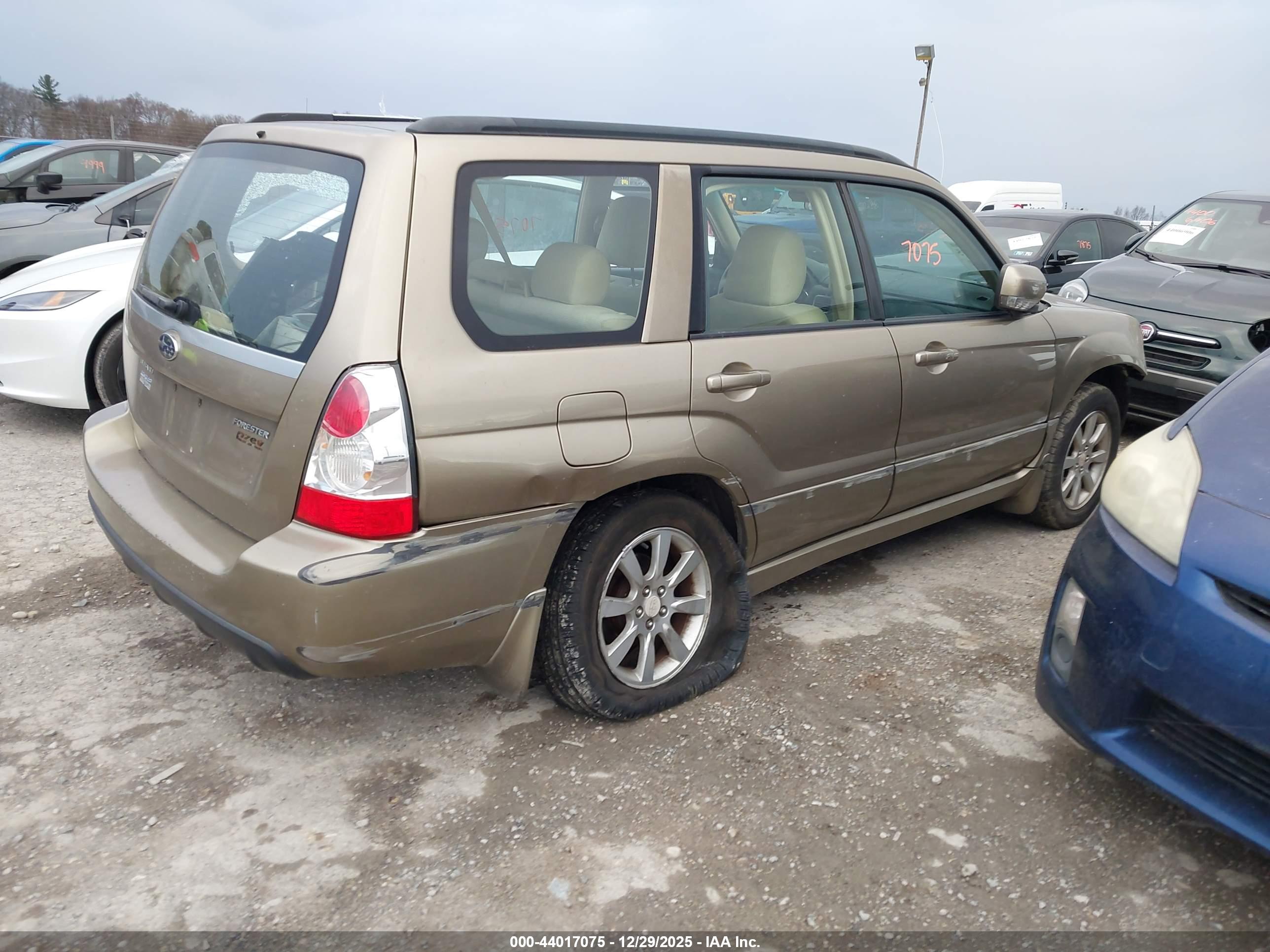 SUBARU FORESTER image 4